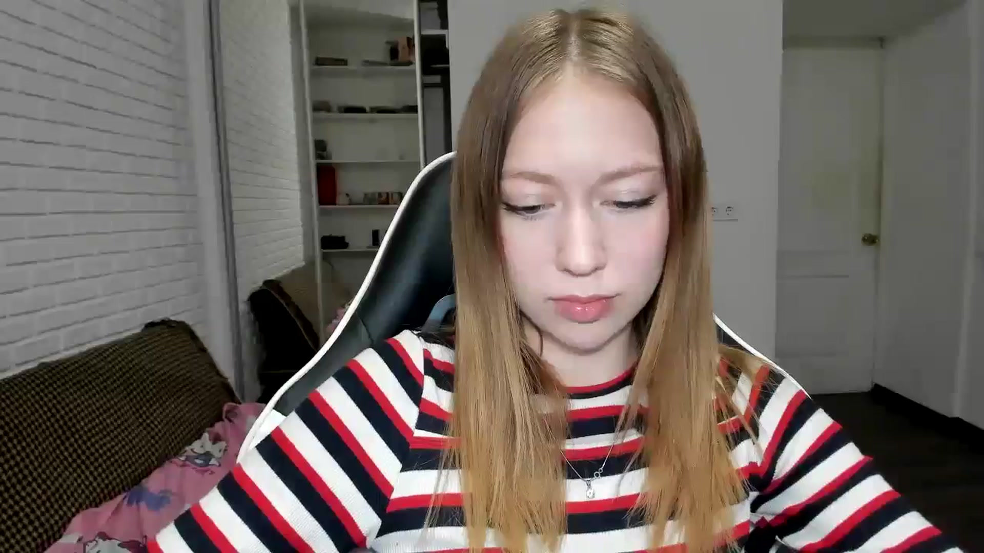 Gallery image thumbnail from RoboSasha's myfreecams stream on, 11/23/2024, 18:52 image 7 of 20