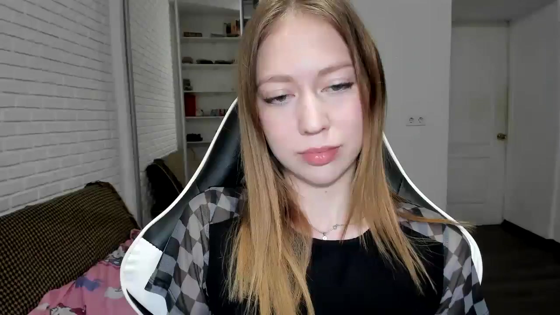 Gallery image thumbnail from RoboSasha's myfreecams stream on, 11/23/2024, 18:52 image 18 of 20