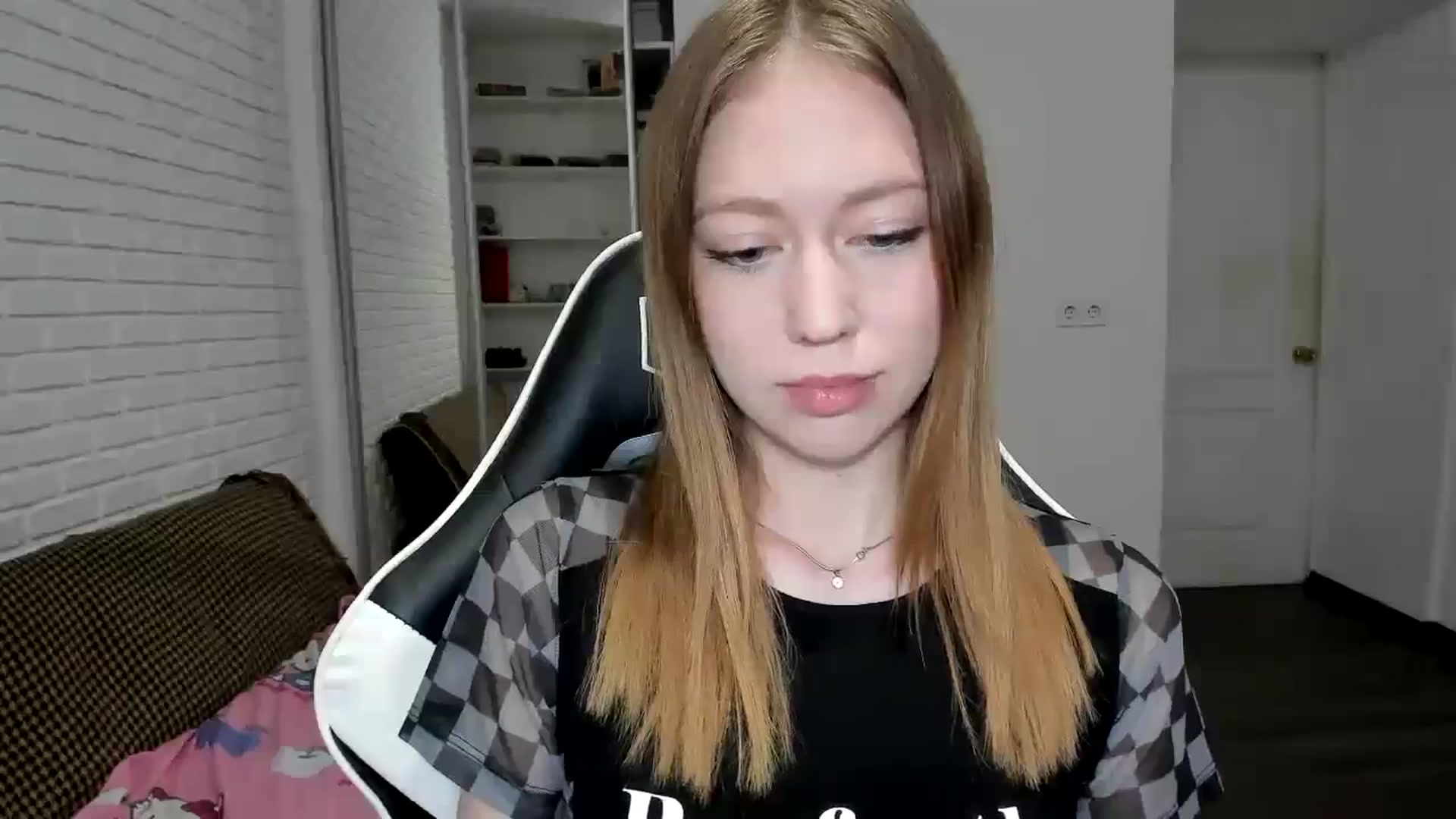 Gallery image thumbnail from RoboSasha's myfreecams stream on, 11/23/2024, 18:52 image 12 of 20