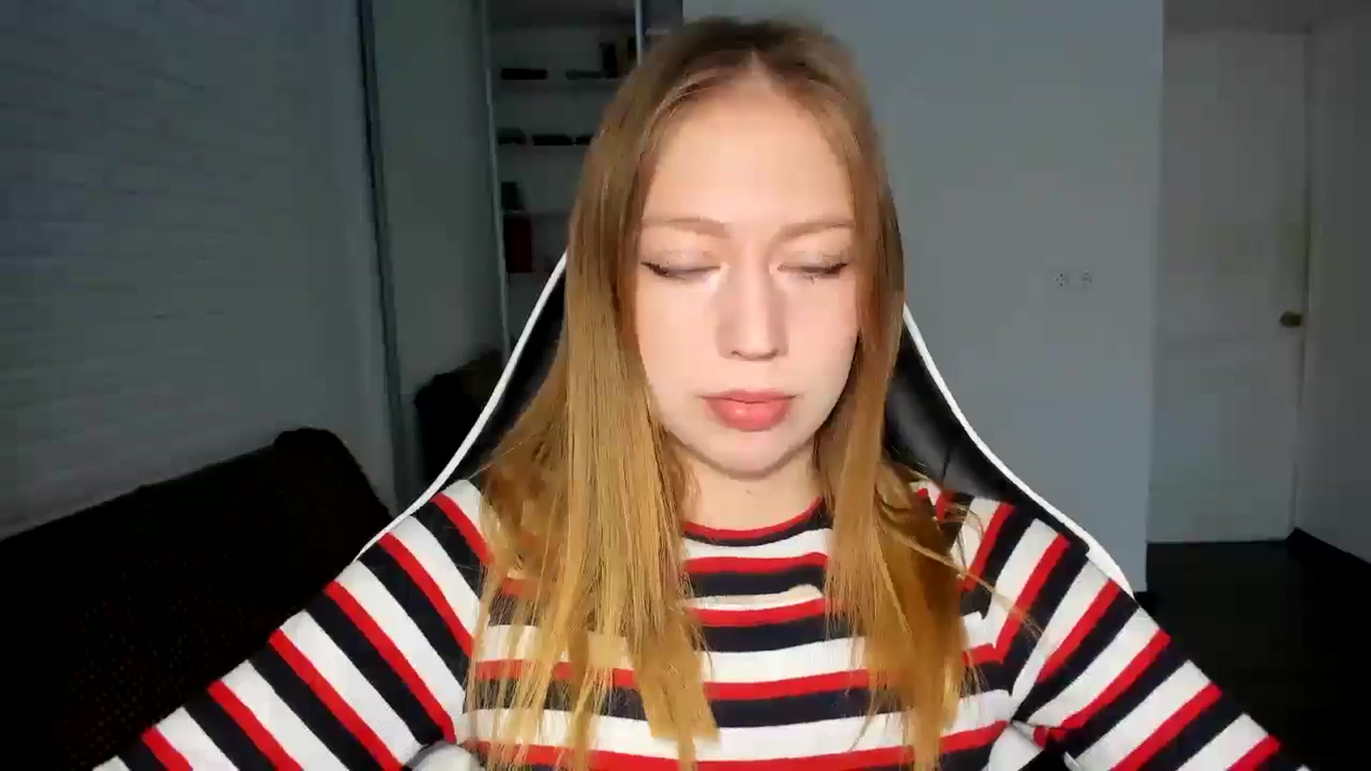 Gallery image thumbnail from RoboSasha's myfreecams stream on, 11/25/2024, 12:46 image 14 of 20