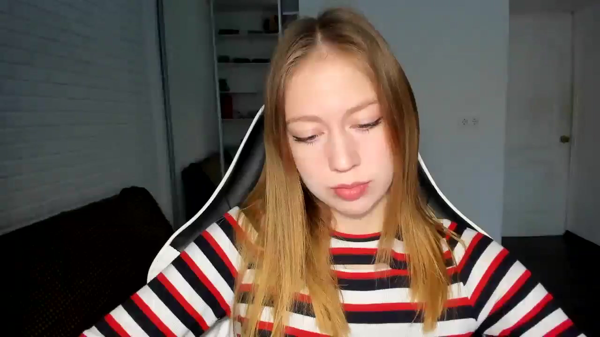 Gallery image thumbnail from RoboSasha's myfreecams stream on, 11/25/2024, 12:46 image 12 of 20
