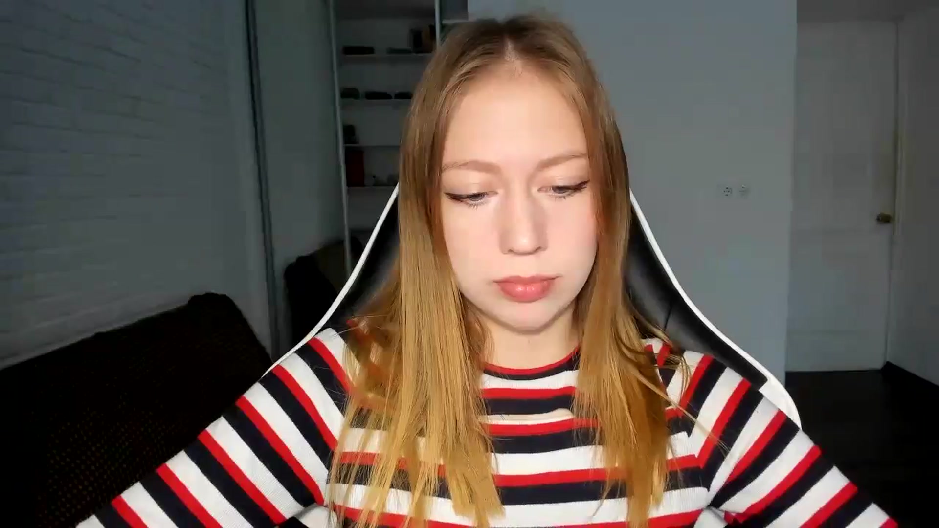 Gallery image thumbnail from RoboSasha's myfreecams stream on, 11/25/2024, 12:46 image 15 of 20