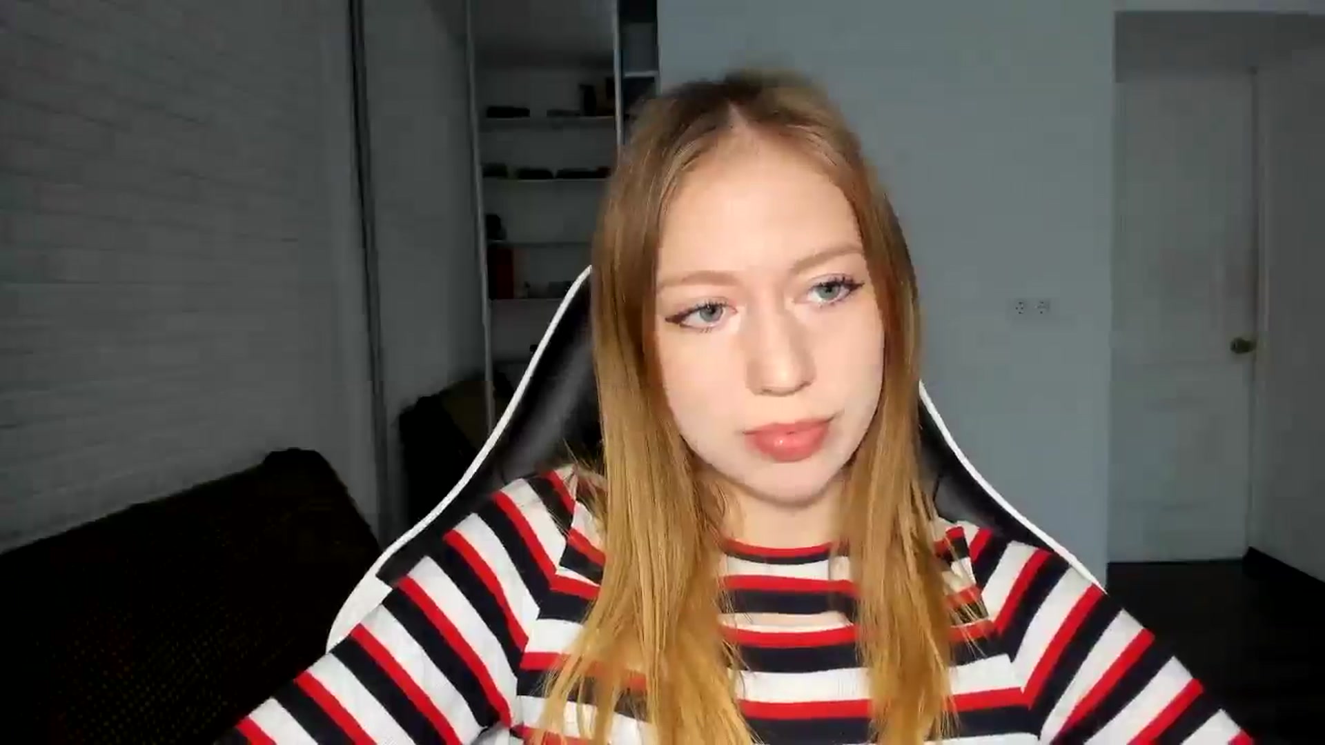 Gallery image thumbnail from RoboSasha's myfreecams stream on, 11/25/2024, 12:46 image 9 of 20