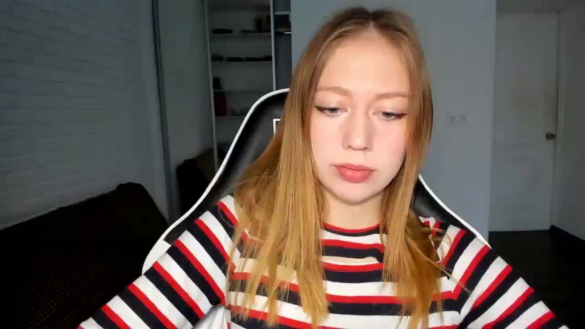 Gallery image thumbnail from RoboSasha's myfreecams stream on, 11/25/2024, 12:46 image 10 of 20