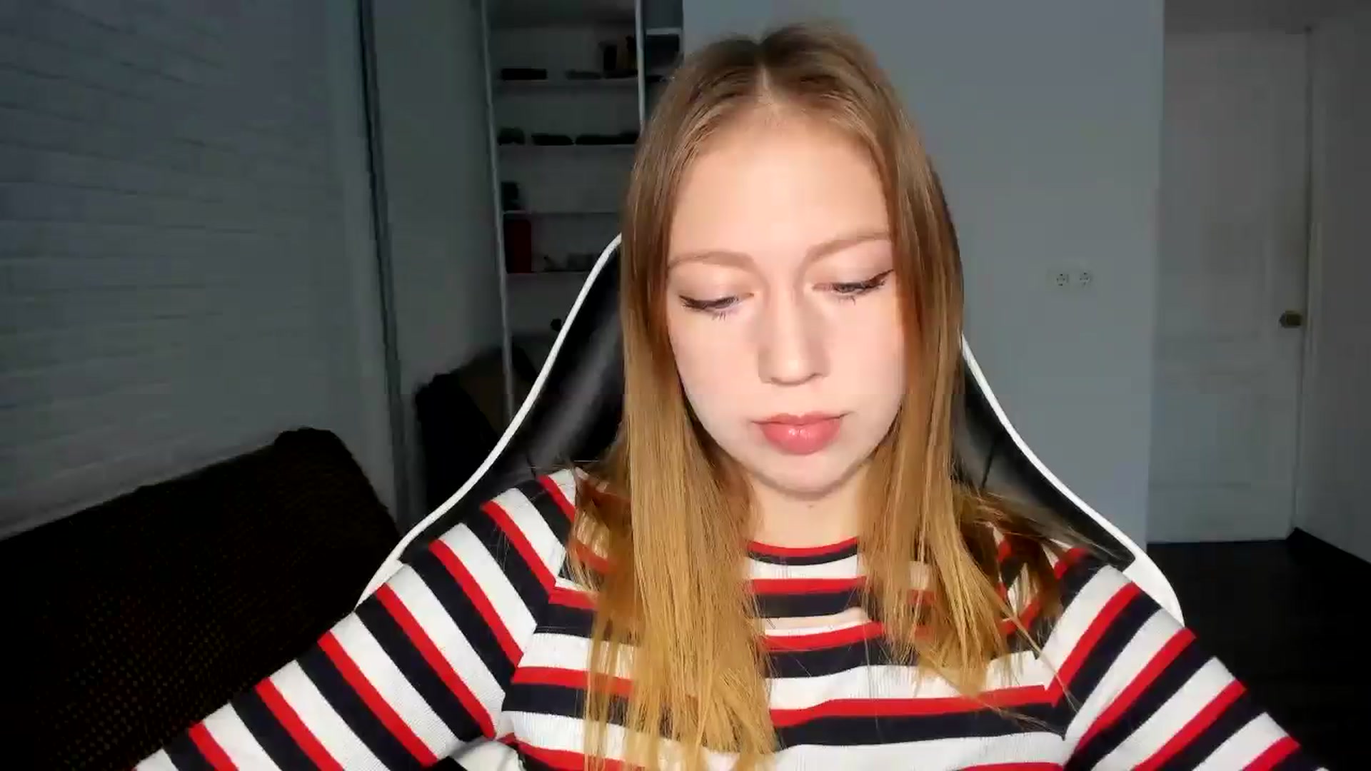 Gallery image thumbnail from RoboSasha's myfreecams stream on, 11/25/2024, 12:46 image 17 of 20