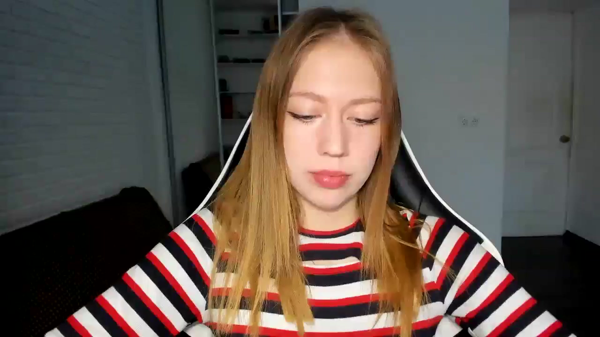 Gallery image thumbnail from RoboSasha's myfreecams stream on, 11/25/2024, 12:46 image 13 of 20