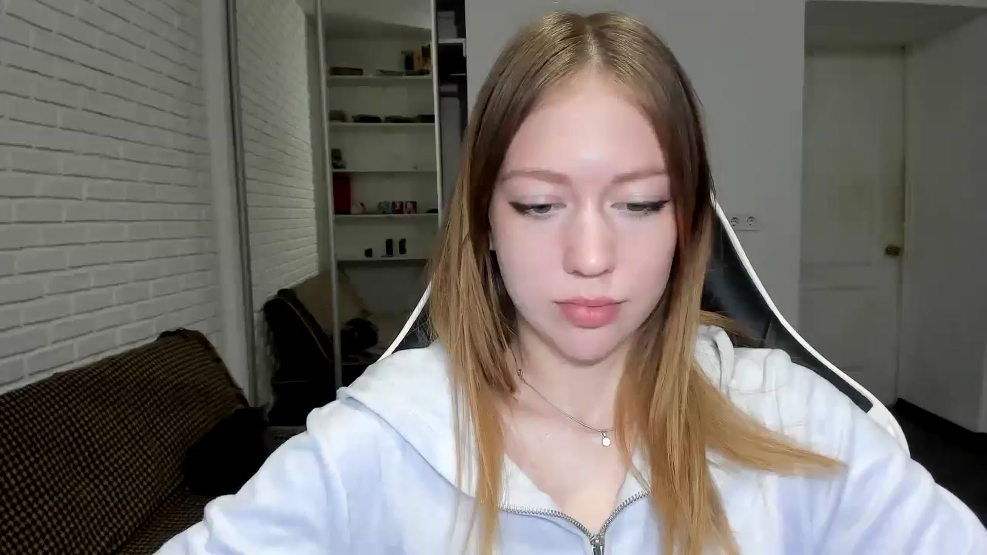 Gallery image thumbnail from RoboSasha's myfreecams stream on, 11/27/2024, 18:12 image 5 of 20