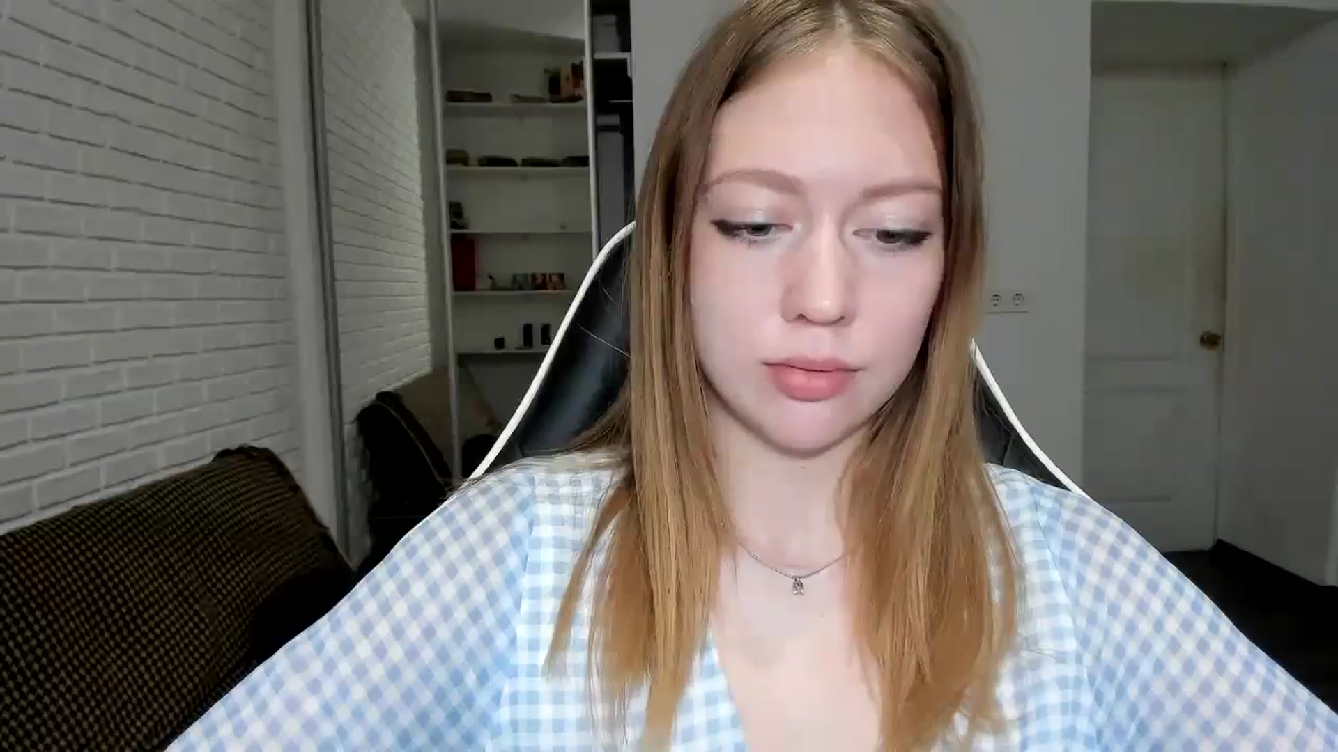 Gallery image thumbnail from RoboSasha's myfreecams stream on, 11/27/2024, 18:12 image 13 of 20
