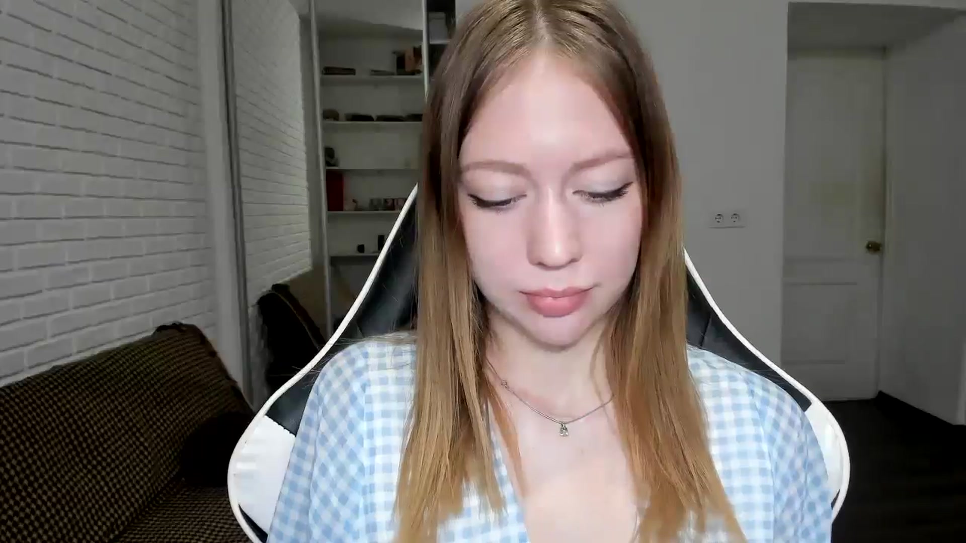 Gallery image thumbnail from RoboSasha's myfreecams stream on, 11/27/2024, 18:12 image 14 of 20