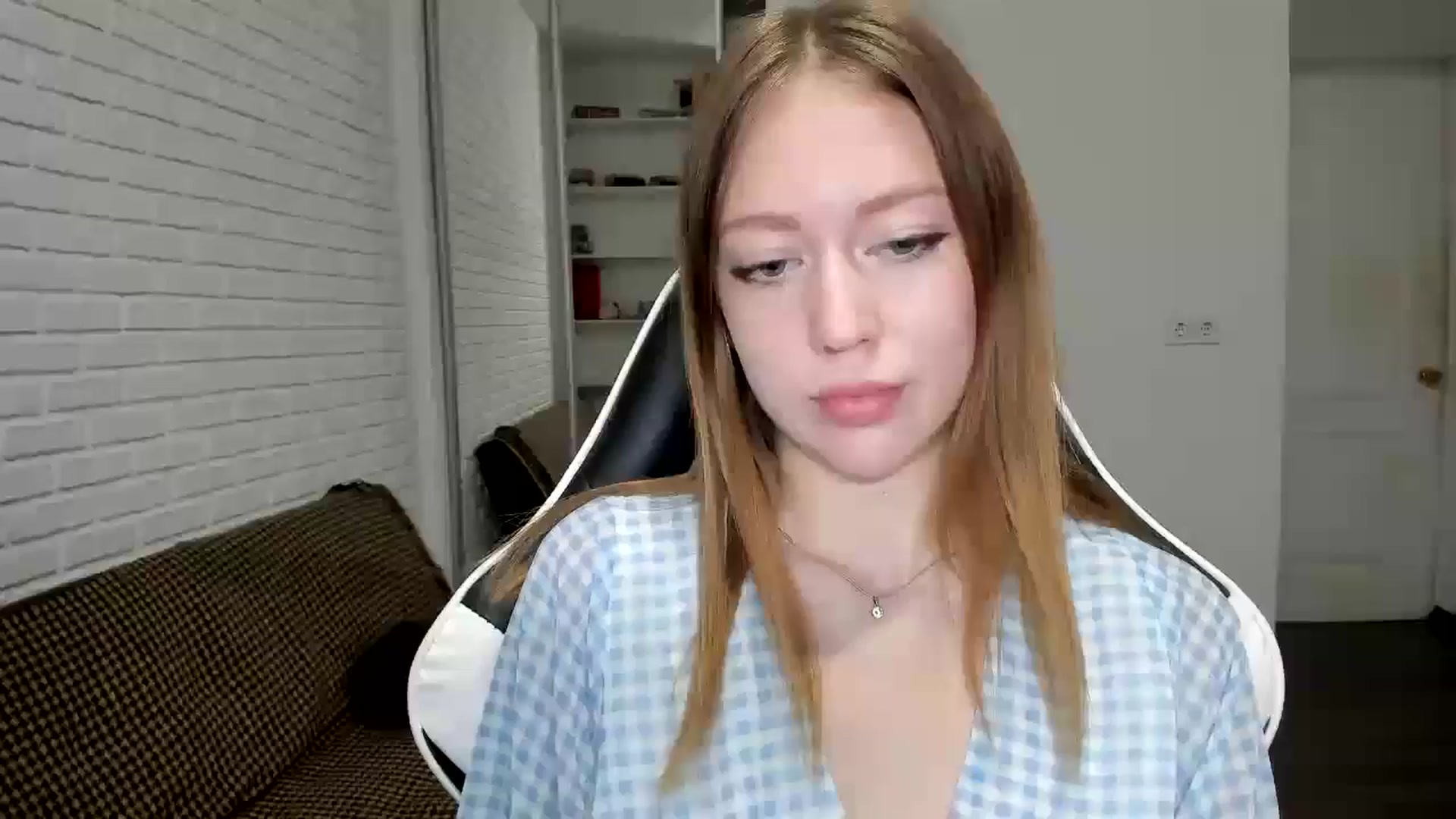 Gallery image thumbnail from RoboSasha's myfreecams stream on, 11/27/2024, 18:12 image 18 of 20