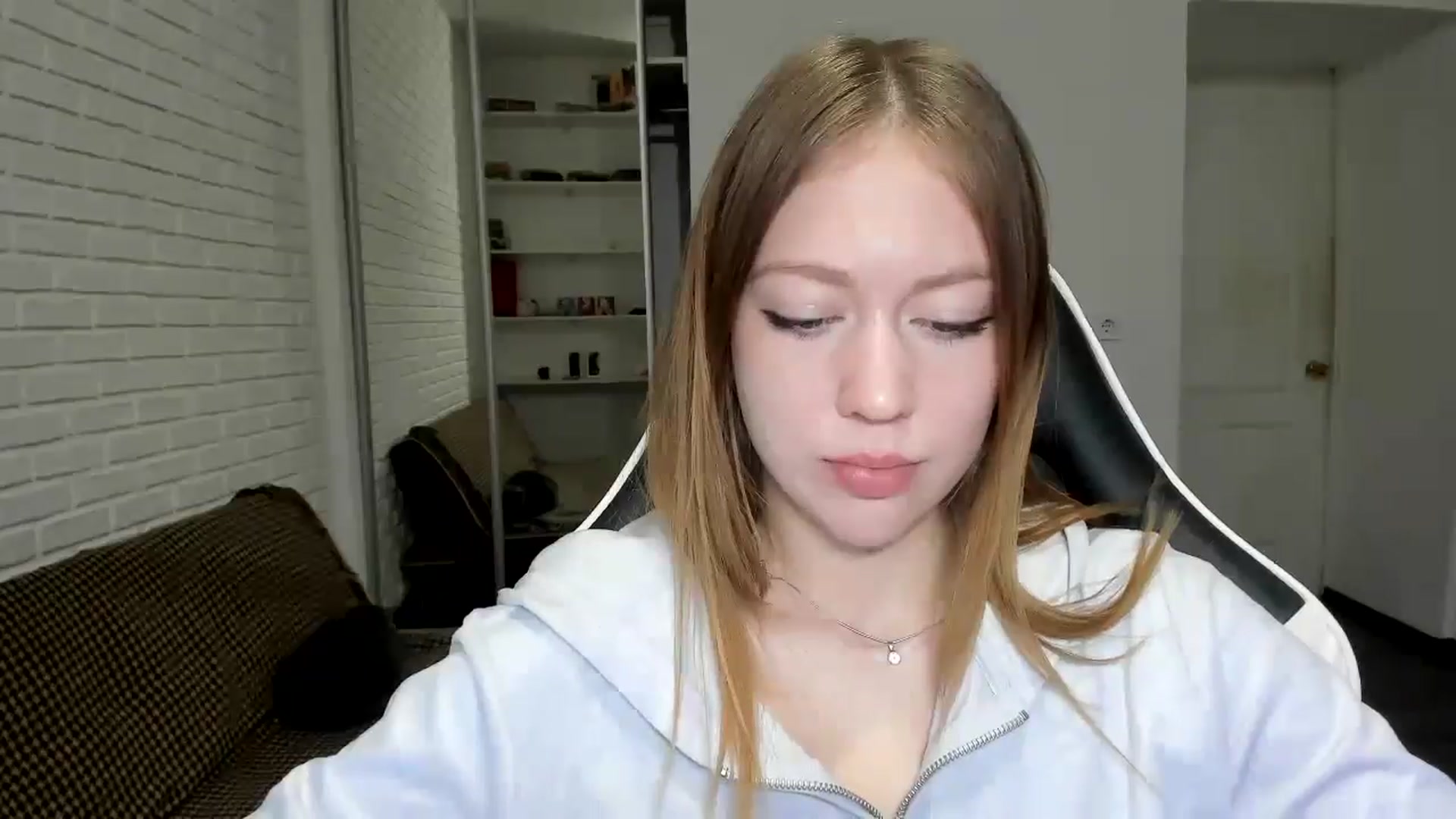 Gallery image thumbnail from RoboSasha's myfreecams stream on, 11/27/2024, 18:12 image 8 of 20