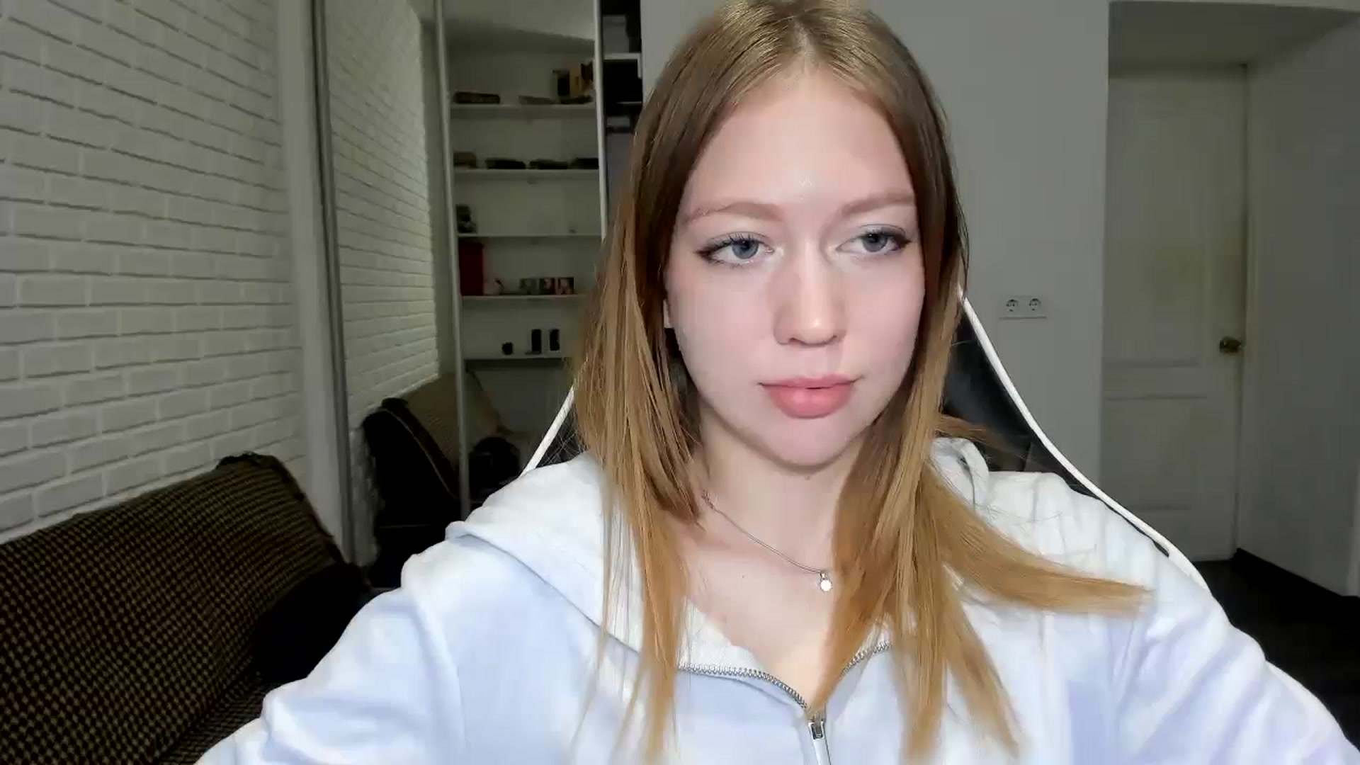 Gallery image thumbnail from RoboSasha's myfreecams stream on, 11/27/2024, 18:12 image 4 of 20