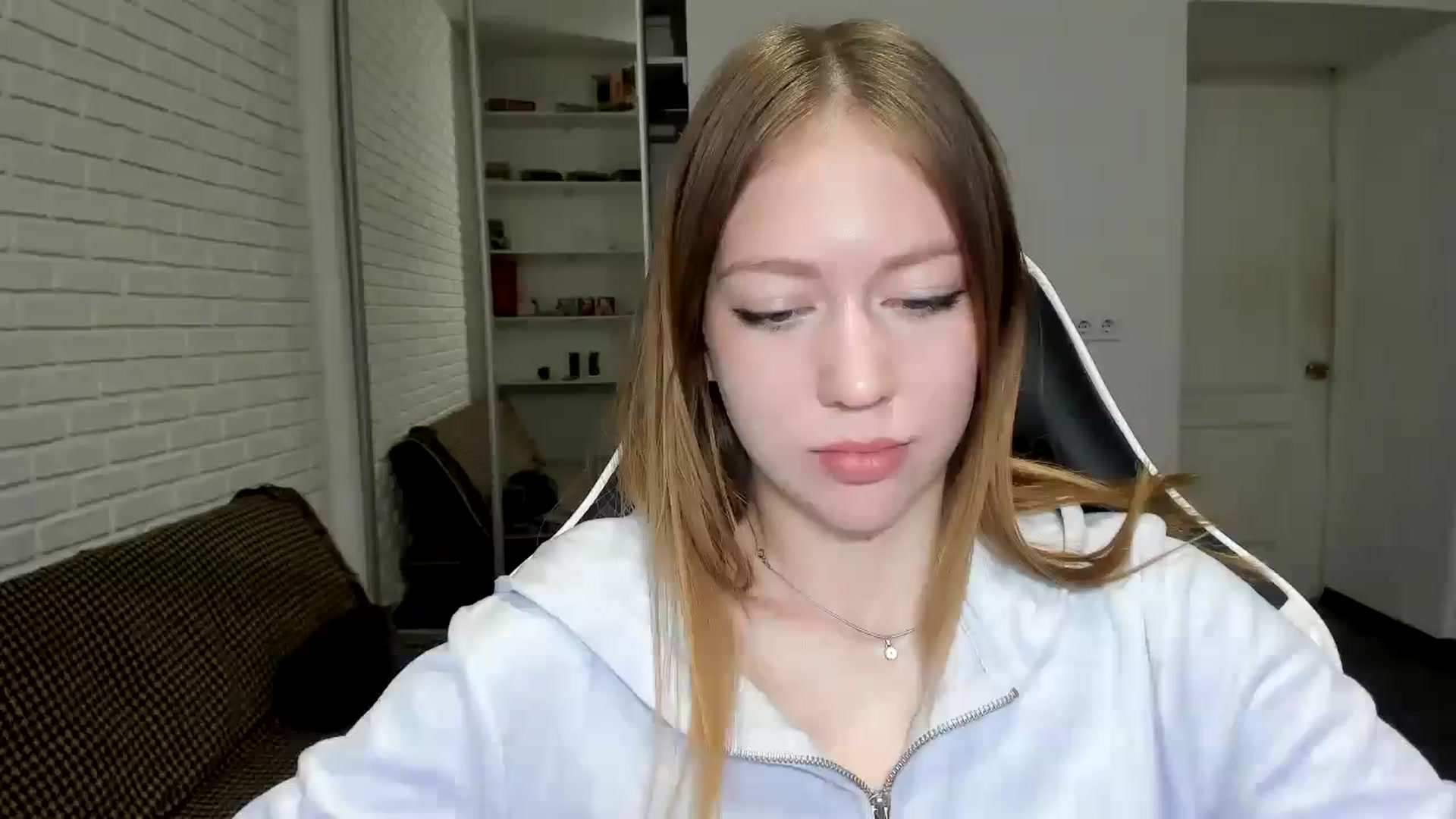 Gallery image thumbnail from RoboSasha's myfreecams stream on, 11/27/2024, 18:12 image 6 of 20