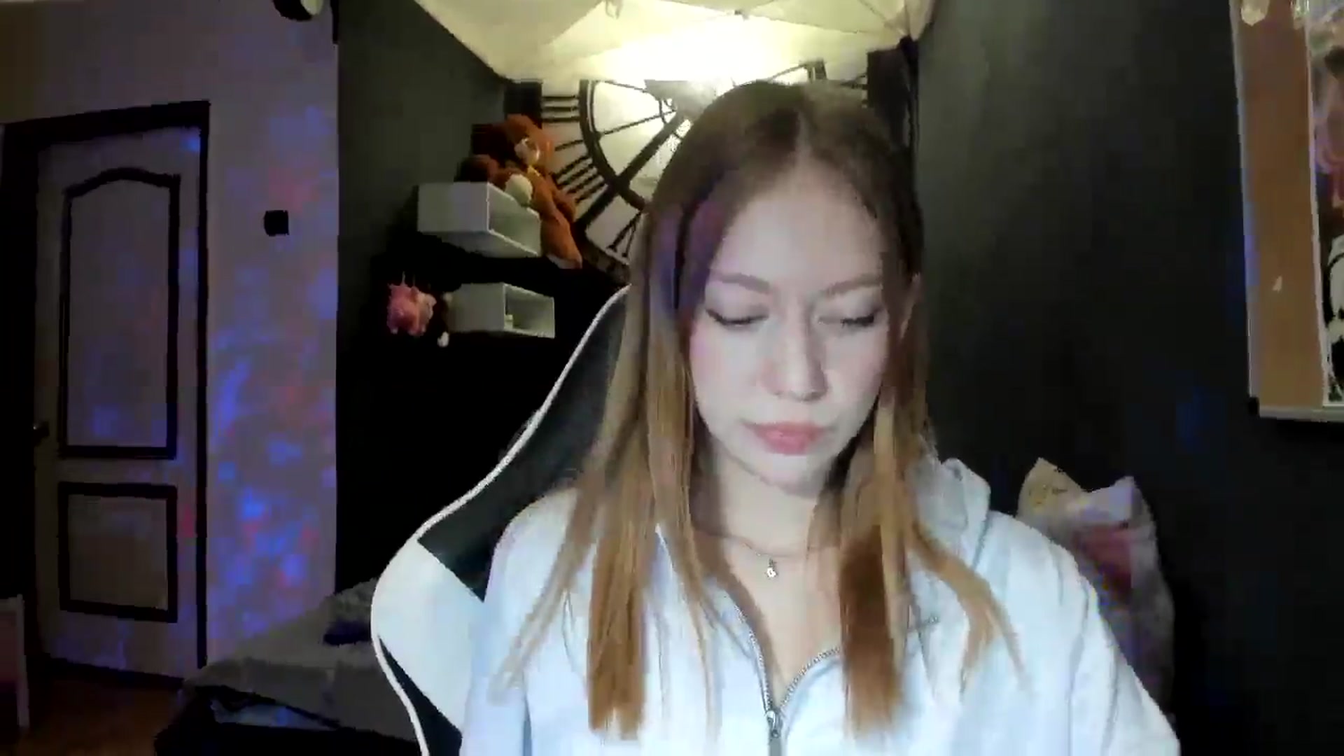 Gallery image thumbnail from RoboSasha's myfreecams stream on, 11/28/2024, 14:40 image 13 of 20