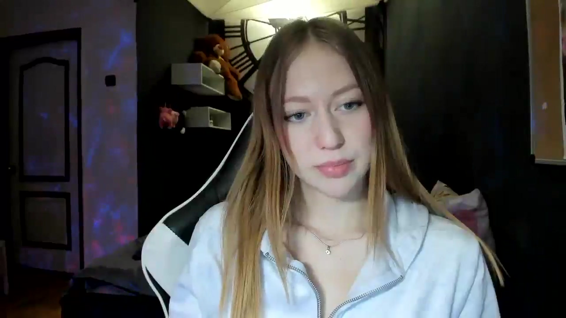 Gallery image thumbnail from RoboSasha's myfreecams stream on, 11/28/2024, 14:40 image 14 of 20