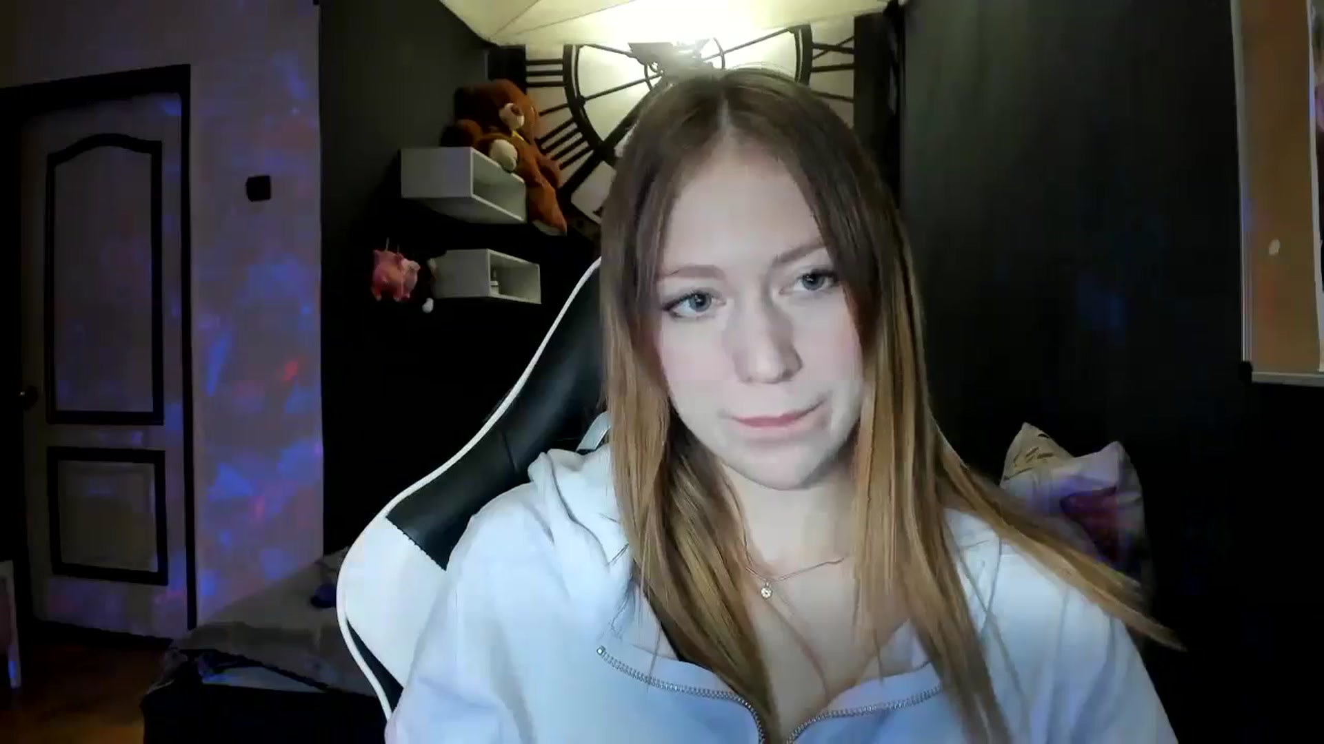 Gallery image thumbnail from RoboSasha's myfreecams stream on, 11/28/2024, 14:40 image 18 of 20
