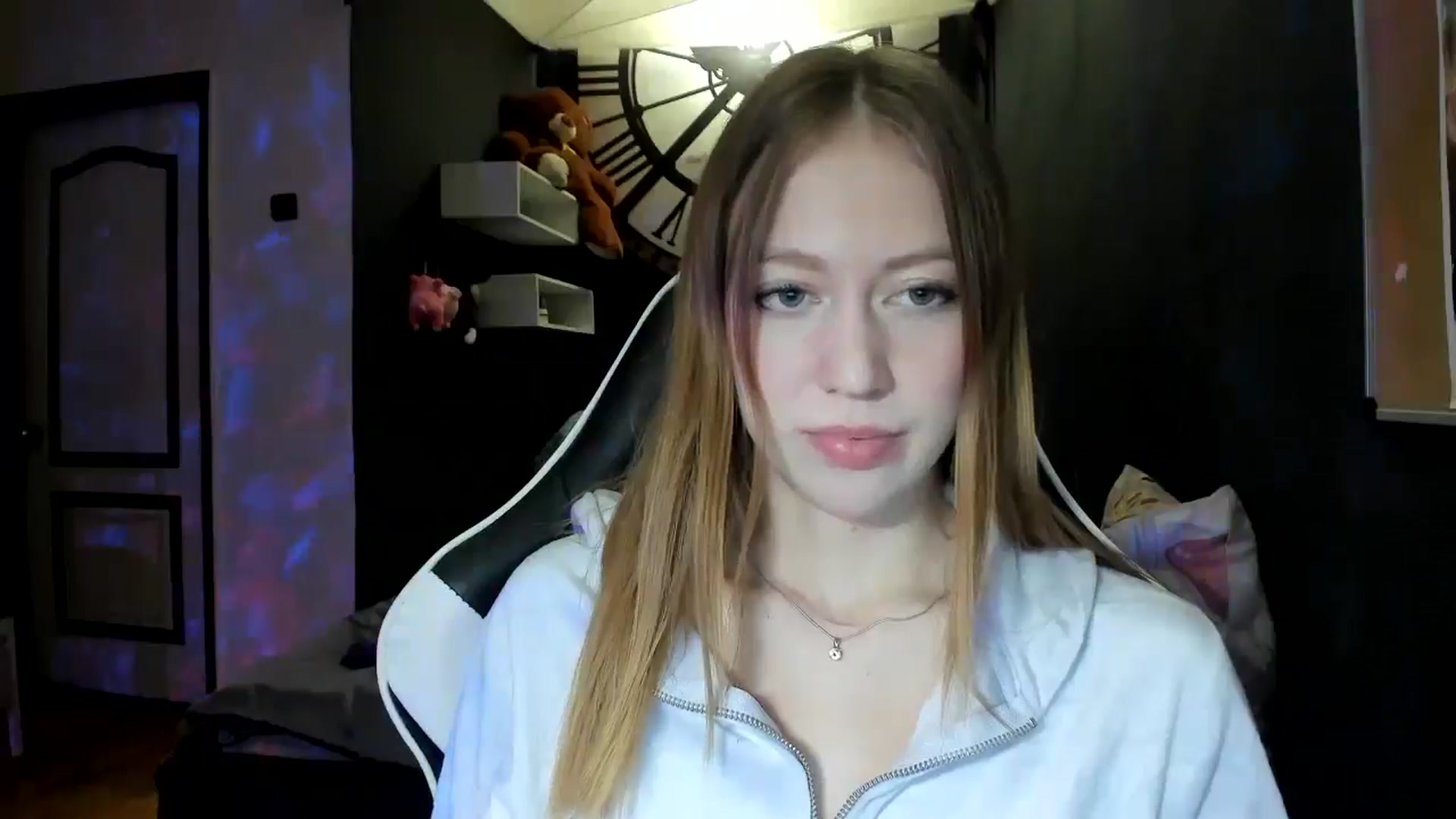 Gallery image thumbnail from RoboSasha's myfreecams stream on, 11/28/2024, 14:40 image 15 of 20