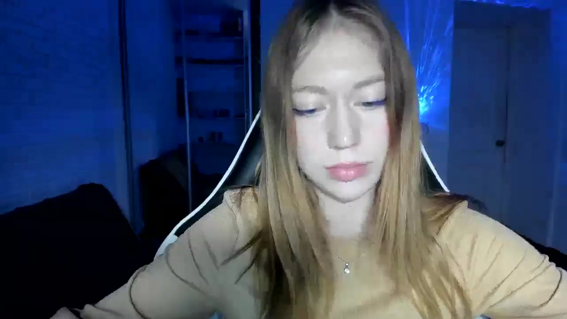 Gallery image thumbnail from RoboSasha's myfreecams stream on, 12/01/2024, 14:42 image 8 of 20