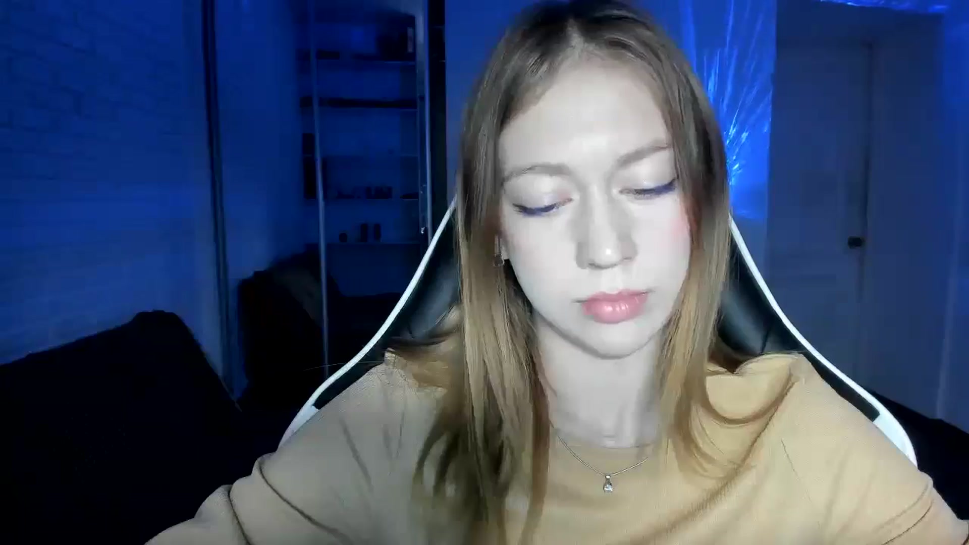 Gallery image thumbnail from RoboSasha's myfreecams stream on, 12/01/2024, 14:42 image 3 of 20