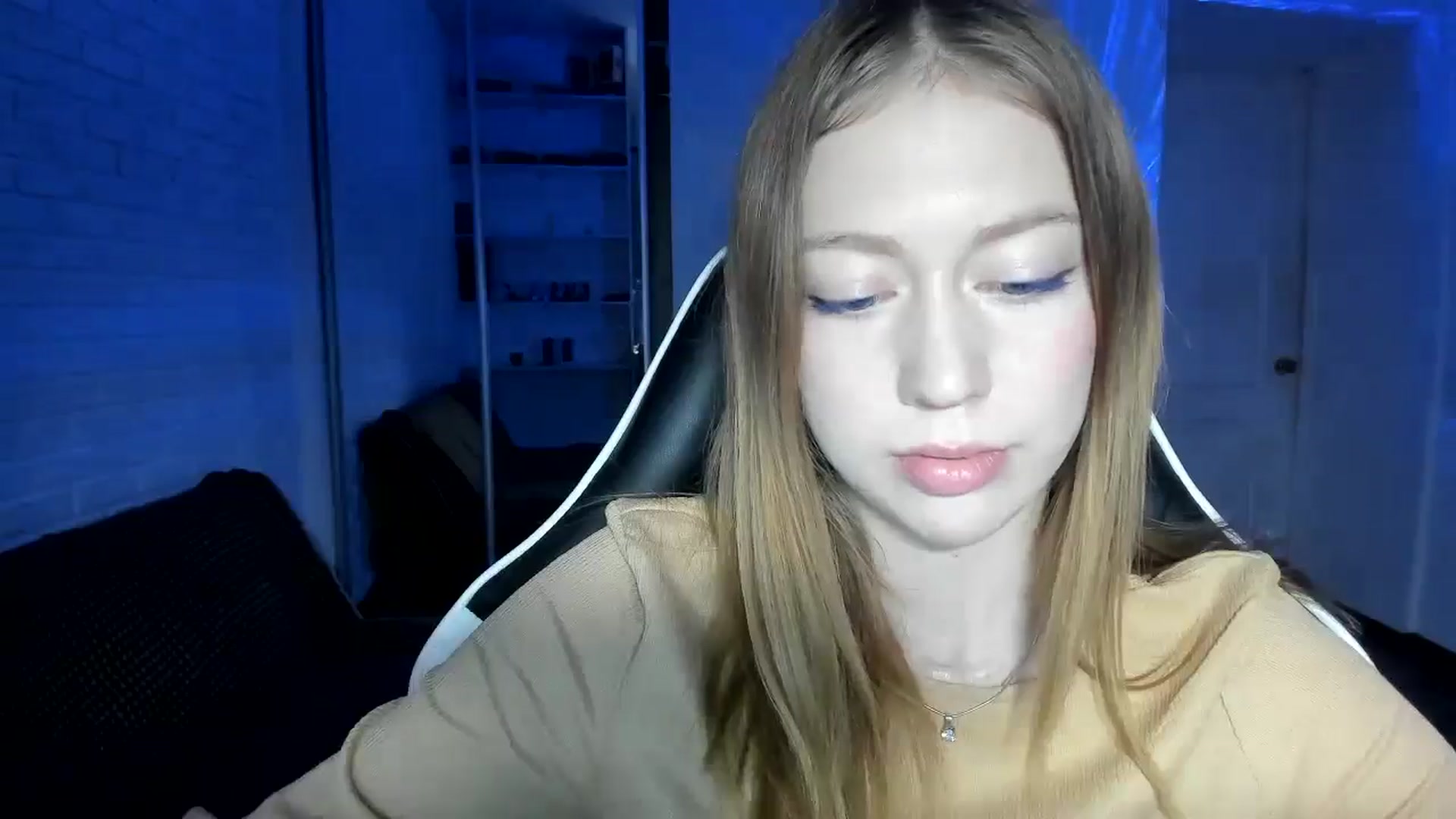 Gallery image thumbnail from RoboSasha's myfreecams stream on, 12/01/2024, 14:42 image 15 of 20