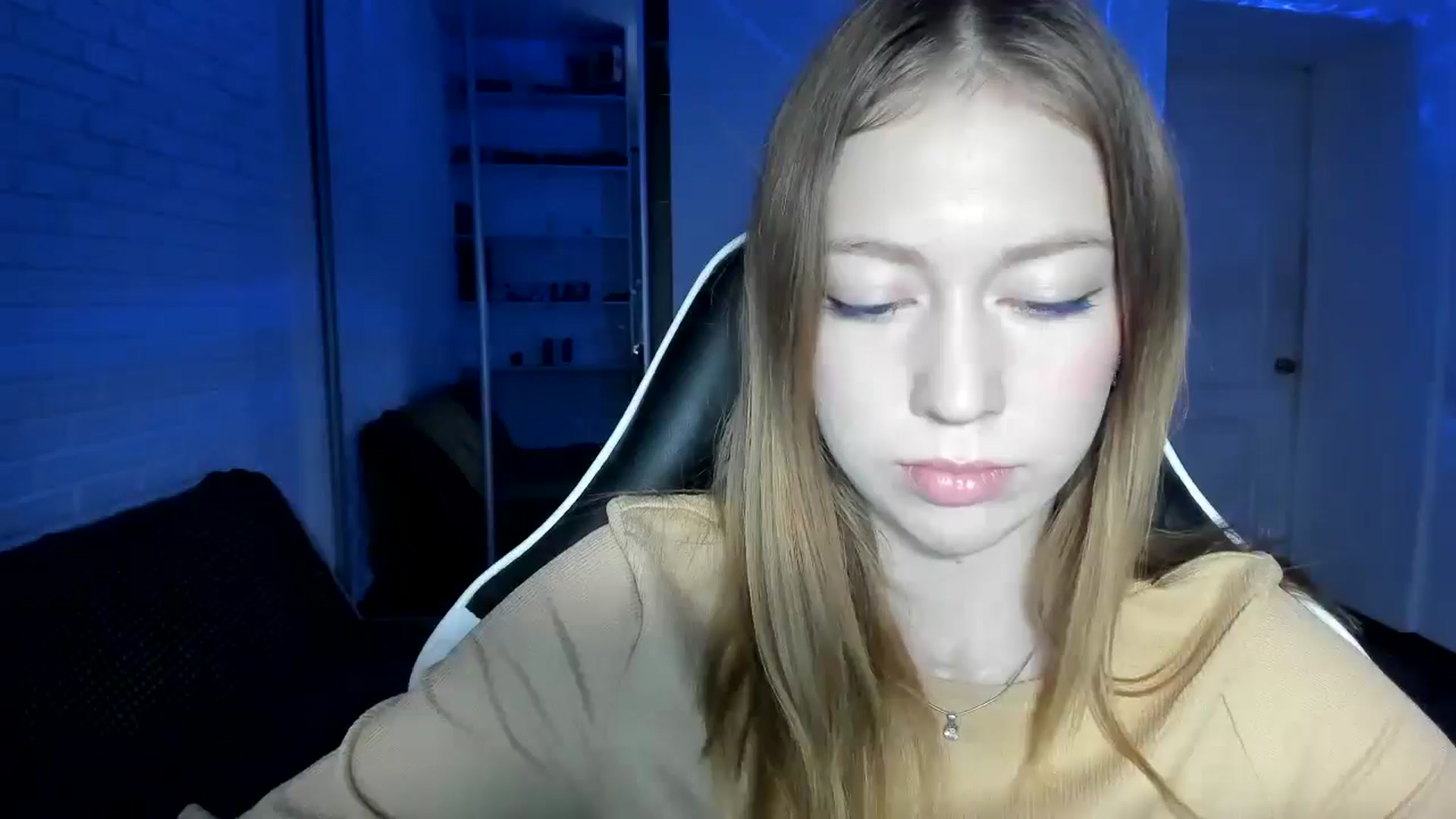 Gallery image thumbnail from RoboSasha's myfreecams stream on, 12/01/2024, 14:42 image 13 of 20
