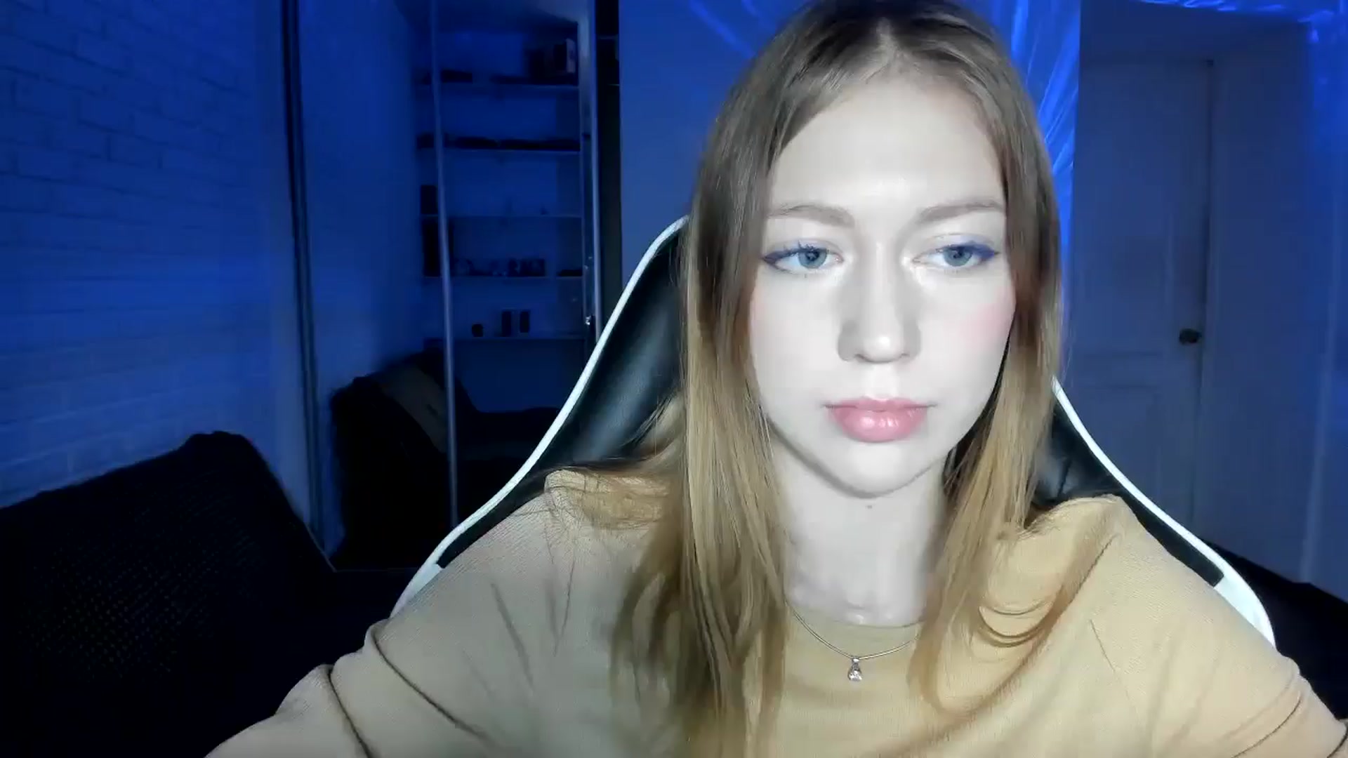 Gallery image thumbnail from RoboSasha's myfreecams stream on, 12/01/2024, 14:42 image 5 of 20