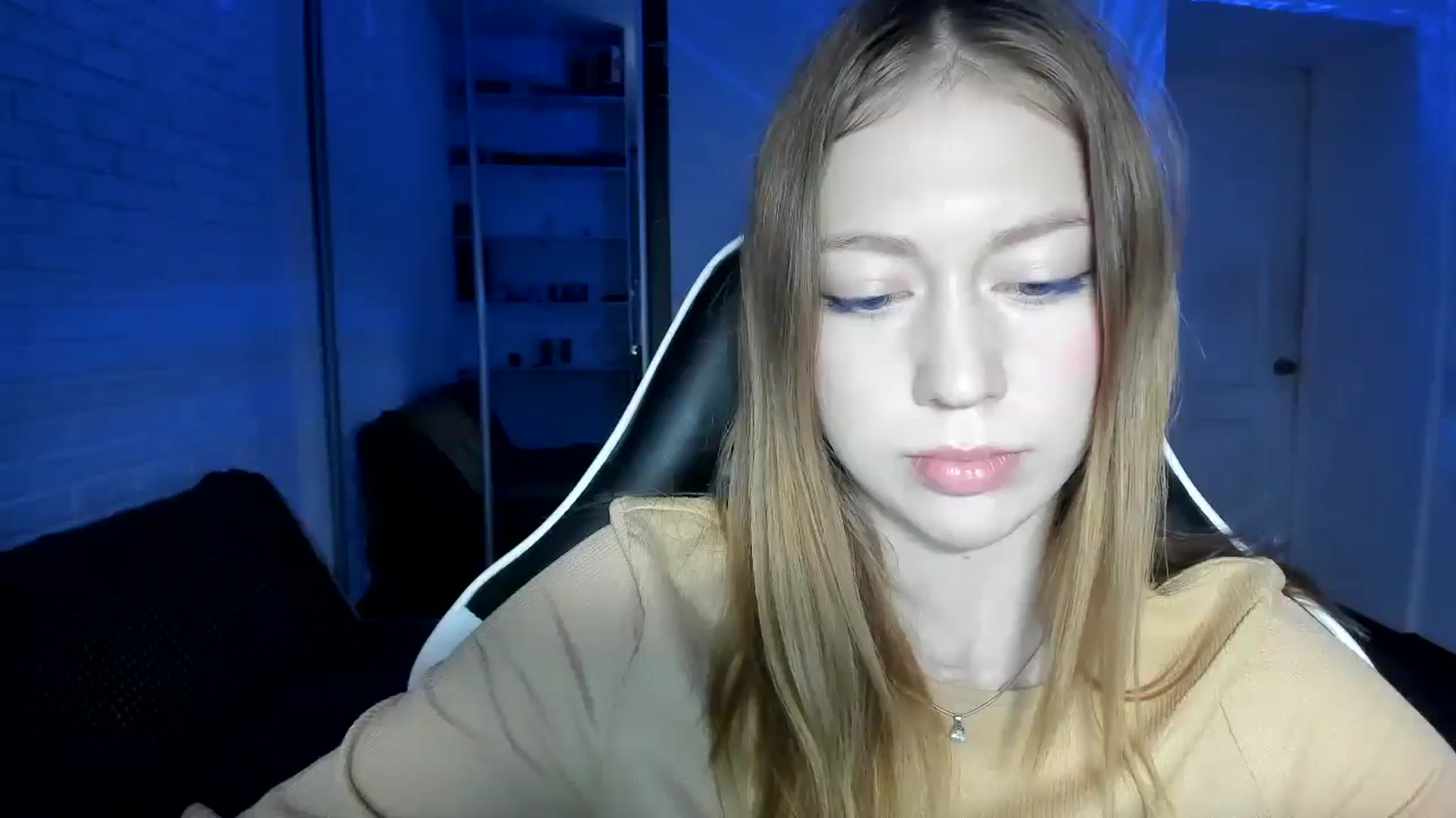 Gallery image thumbnail from RoboSasha's myfreecams stream on, 12/01/2024, 14:42 image 17 of 20