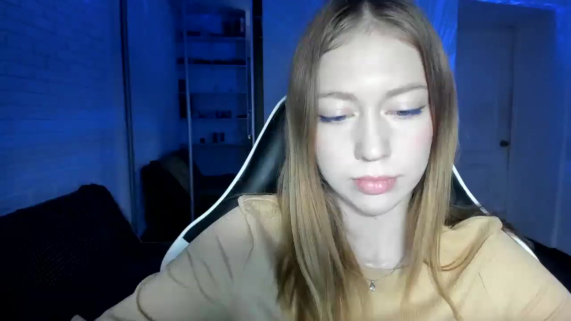 Gallery image thumbnail from RoboSasha's myfreecams stream on, 12/01/2024, 14:42 image 14 of 20