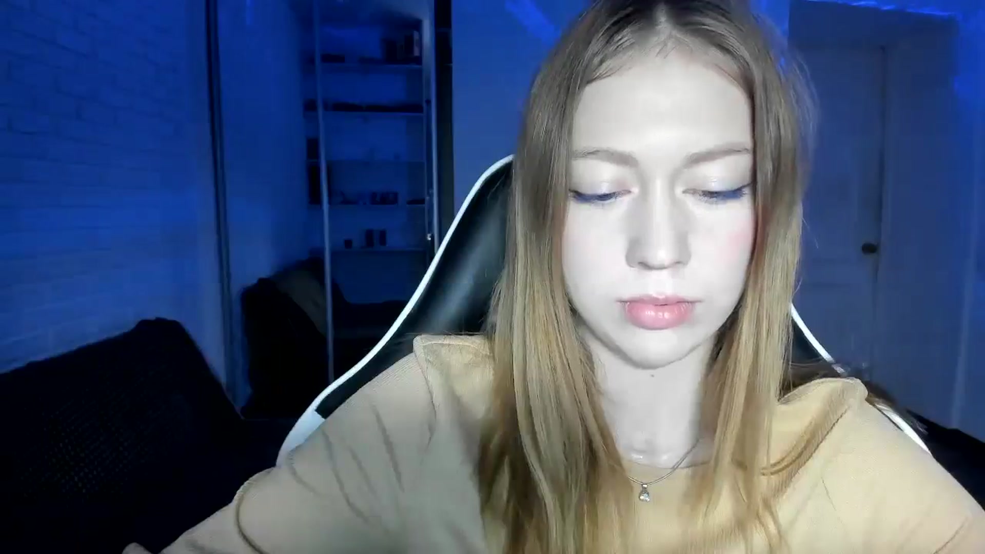Gallery image thumbnail from RoboSasha's myfreecams stream on, 12/01/2024, 14:42 image 16 of 20