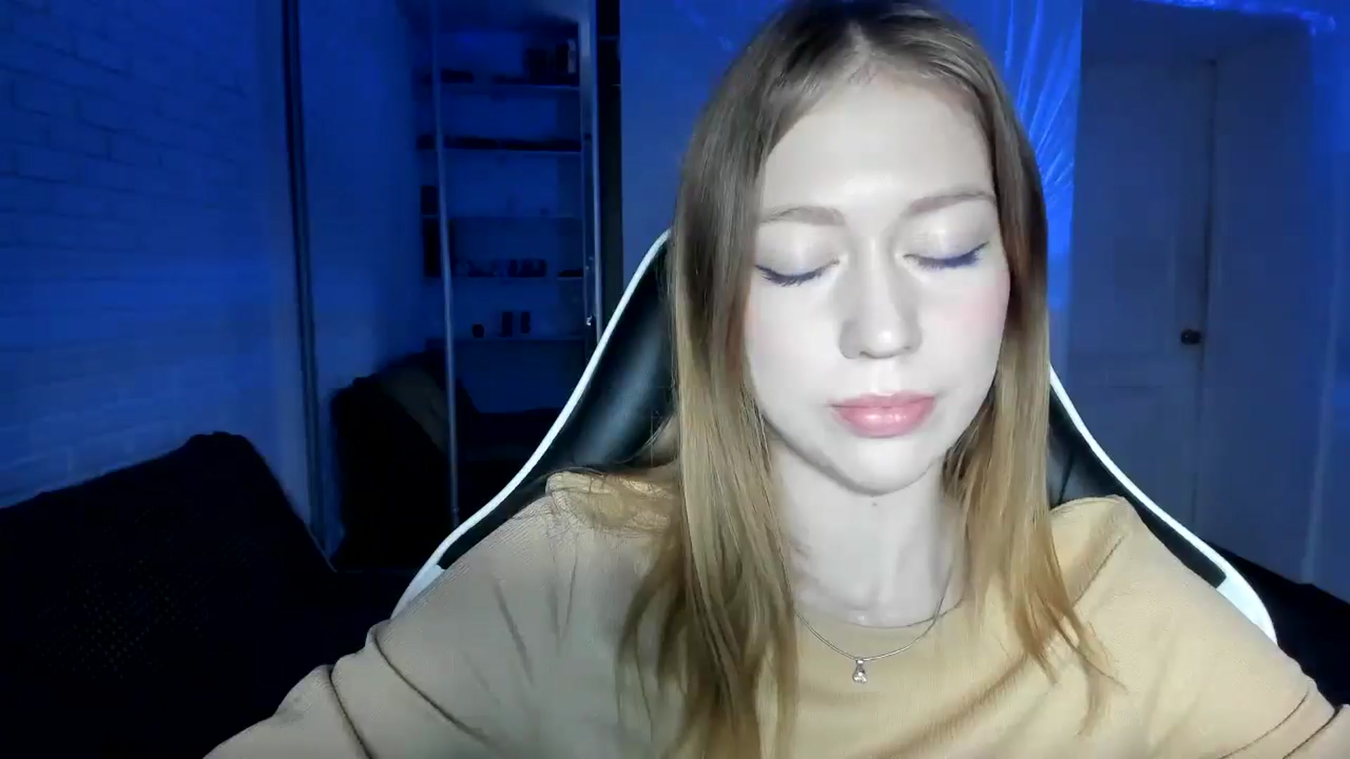 Gallery image thumbnail from RoboSasha's myfreecams stream on, 12/01/2024, 14:42 image 6 of 20