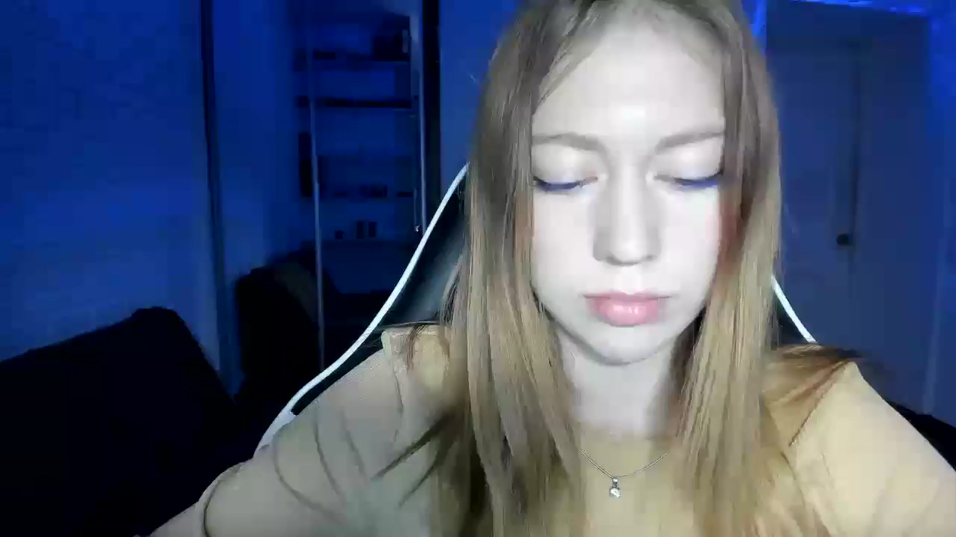 Gallery image thumbnail from RoboSasha's myfreecams stream on, 12/01/2024, 14:42 image 9 of 20