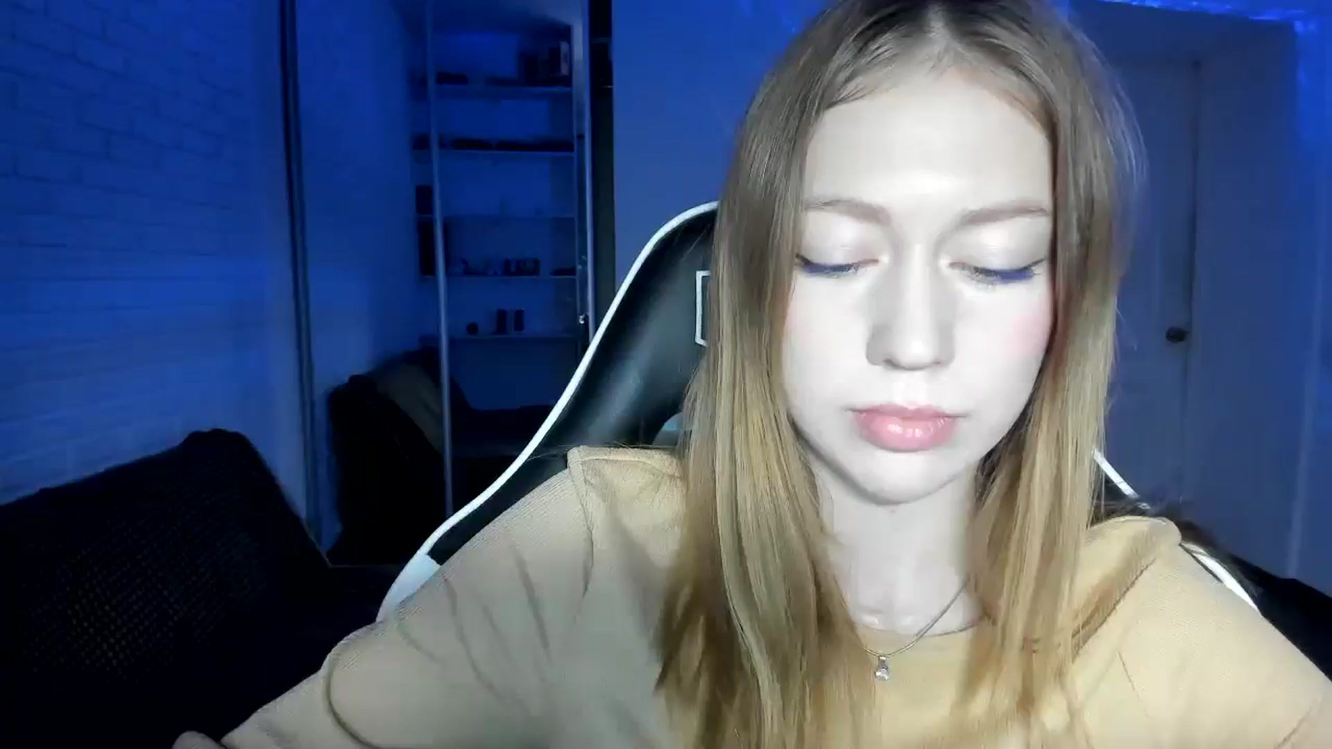 Gallery image thumbnail from RoboSasha's myfreecams stream on, 12/01/2024, 14:42 image 19 of 20