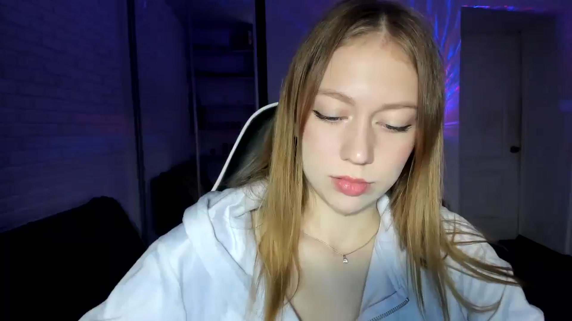 Gallery image thumbnail from RoboSasha's myfreecams stream on, 12/02/2024, 15:04 image 5 of 20
