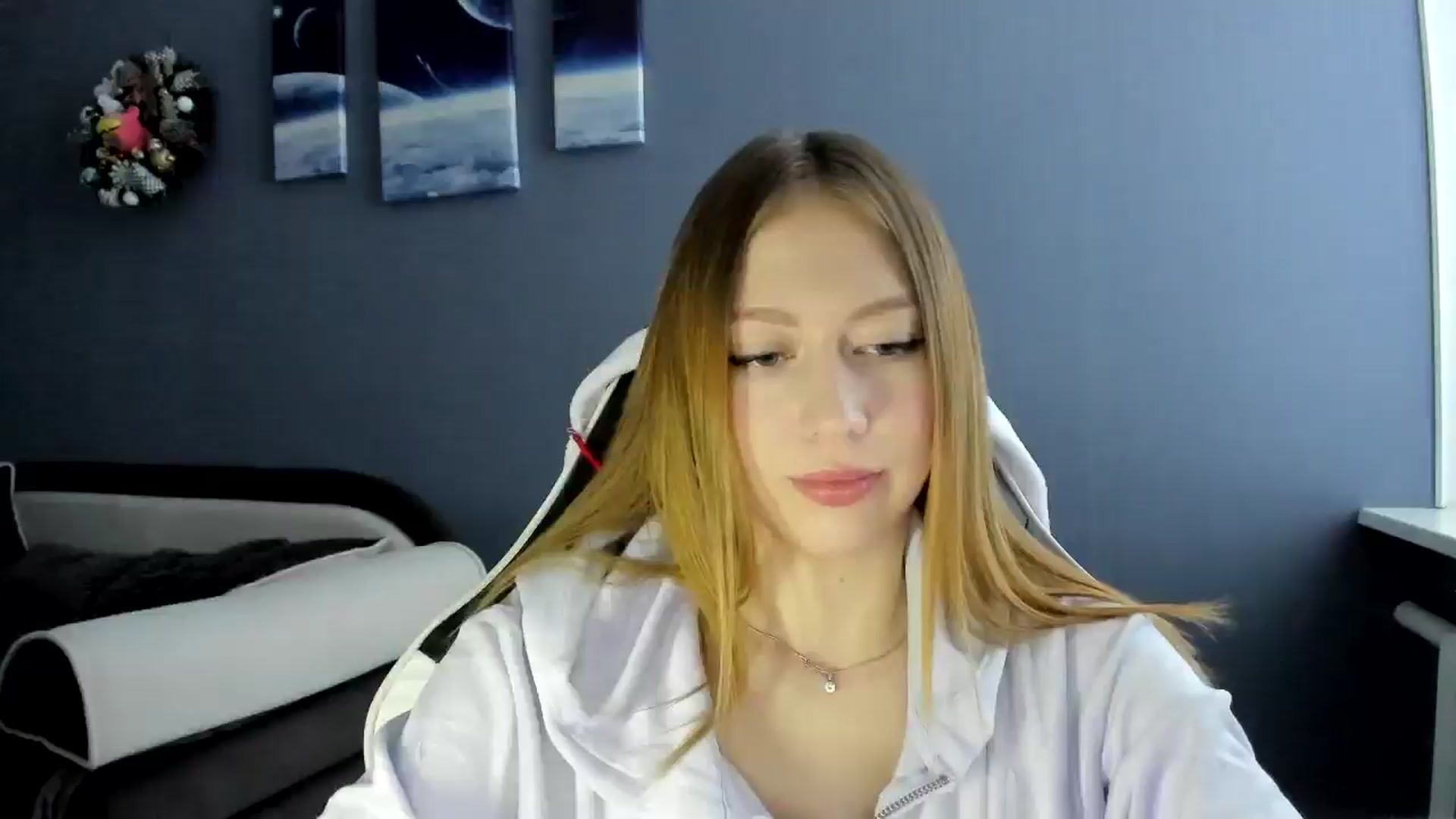 Gallery image thumbnail from RoboSasha's myfreecams stream on, 12/13/2024, 10:23 image 19 of 20