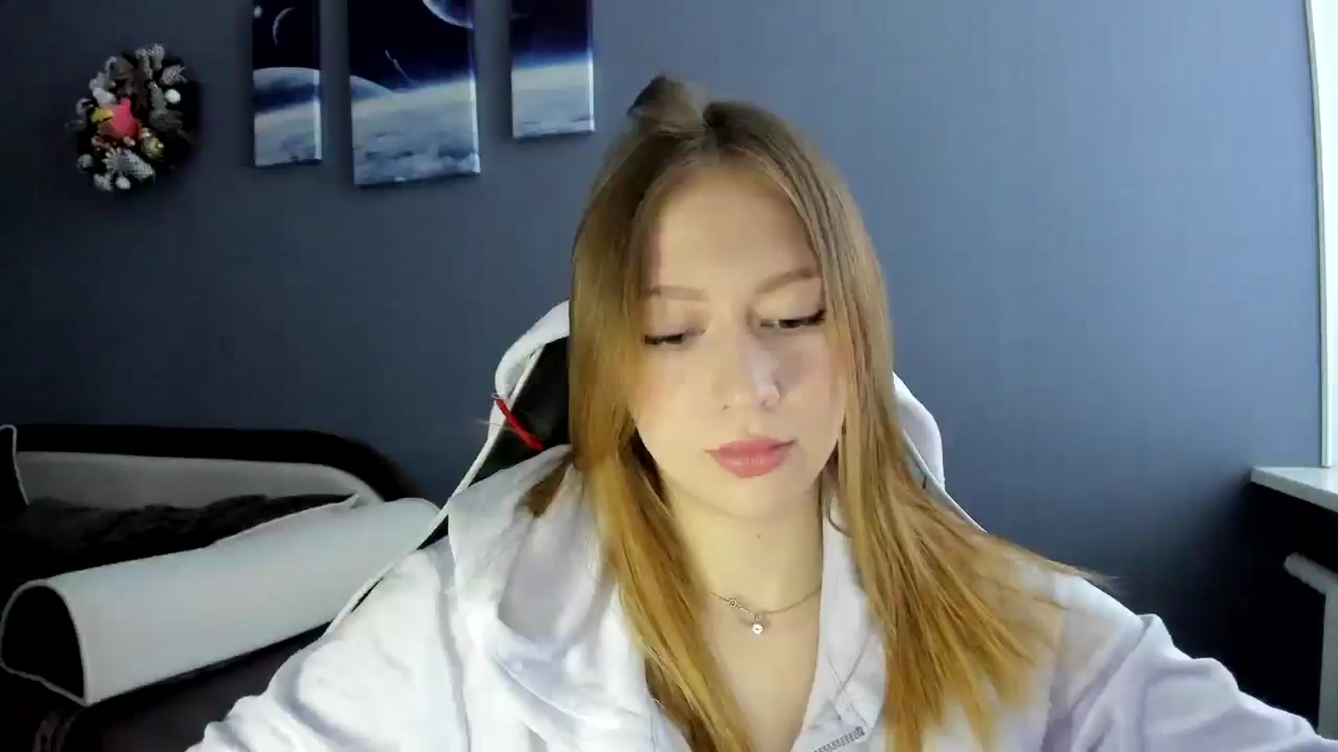 Gallery image thumbnail from RoboSasha's myfreecams stream on, 12/13/2024, 10:23 image 17 of 20