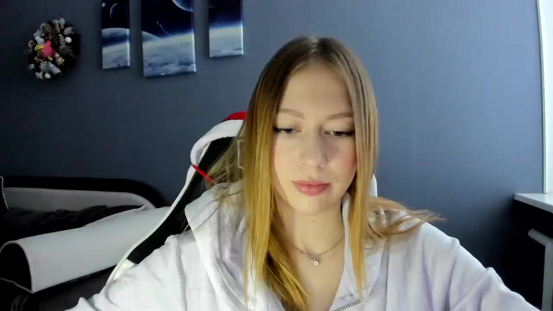 Gallery image thumbnail from RoboSasha's myfreecams stream on, 12/13/2024, 10:23 image 14 of 20