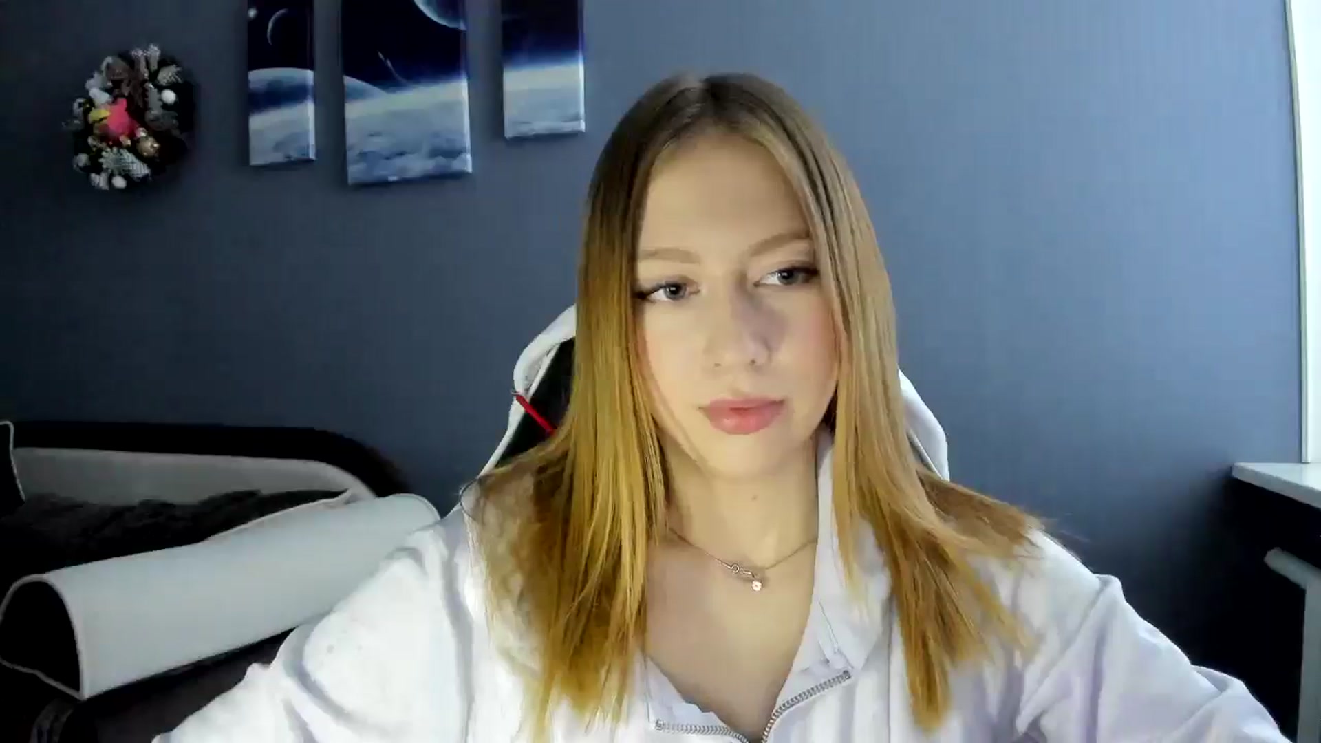 Gallery image thumbnail from RoboSasha's myfreecams stream on, 12/13/2024, 10:23 image 20 of 20