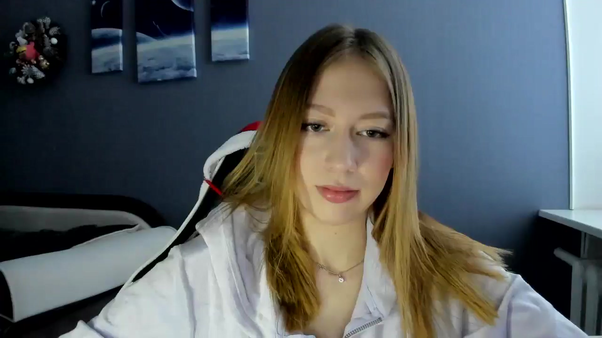 Gallery image thumbnail from RoboSasha's myfreecams stream on, 12/13/2024, 10:23 image 12 of 20