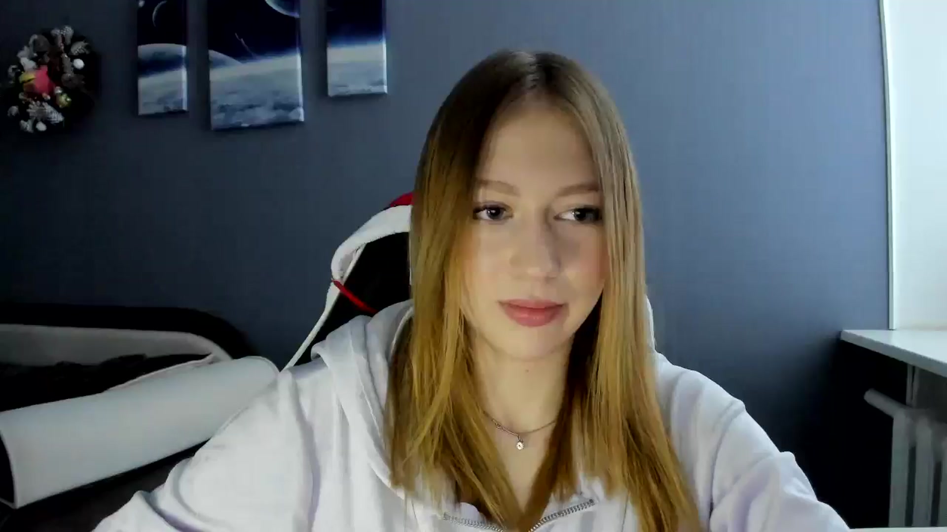 Gallery image thumbnail from RoboSasha's myfreecams stream on, 12/13/2024, 10:23 image 10 of 20
