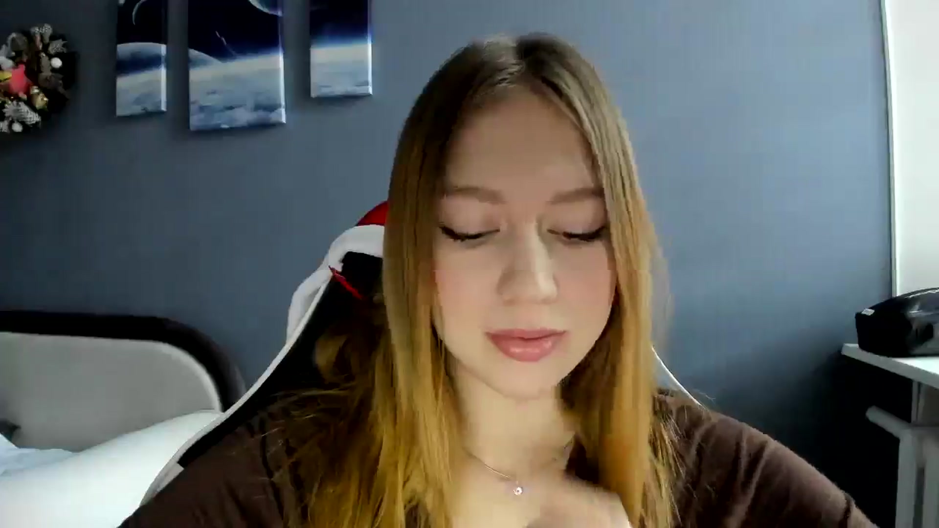 Gallery image thumbnail from RoboSasha's myfreecams stream on, 12/14/2024, 11:08 image 15 of 20