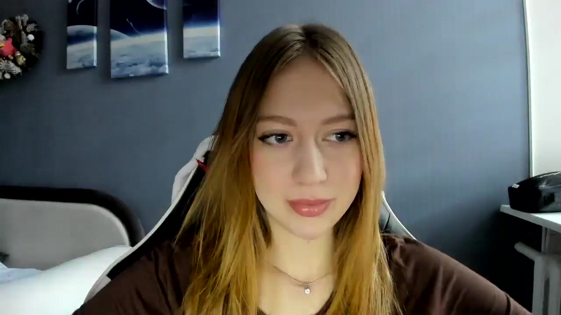 Gallery image thumbnail from RoboSasha's myfreecams stream on, 12/14/2024, 11:08 image 16 of 20