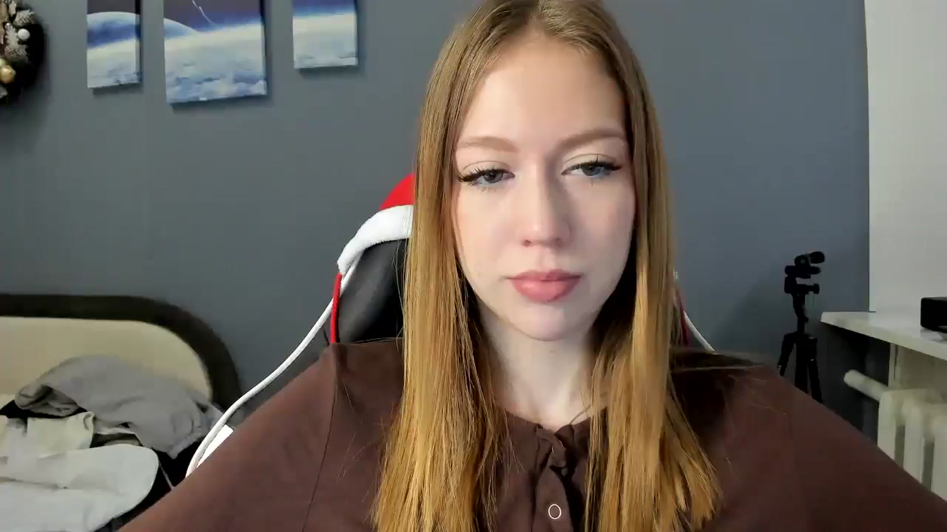 Gallery image thumbnail from RoboSasha's myfreecams stream on, 12/24/2024, 13:22 image 17 of 20