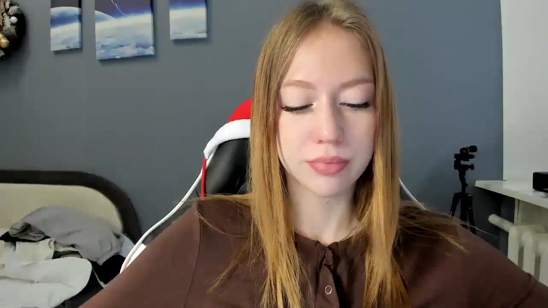 Gallery image thumbnail from RoboSasha's myfreecams stream on, 12/24/2024, 13:22 image 11 of 20