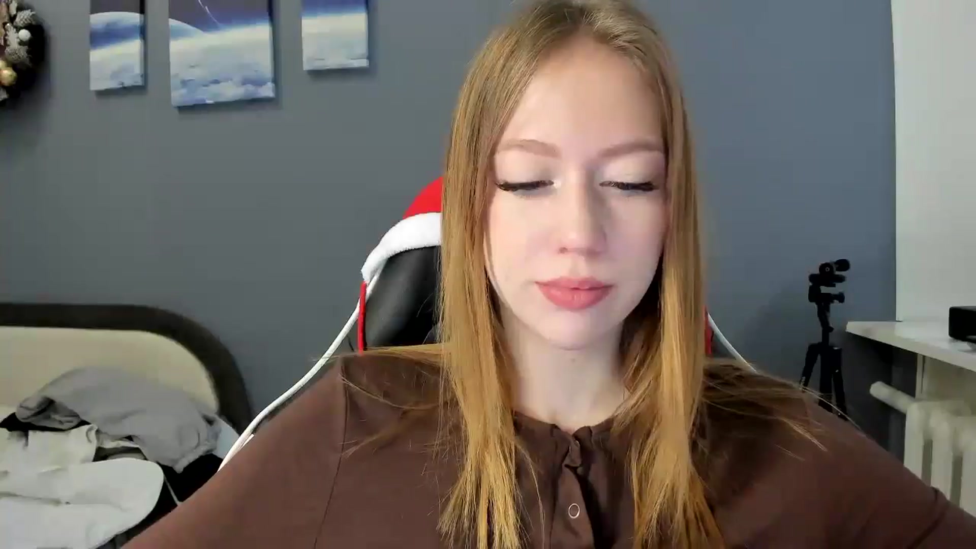 Gallery image thumbnail from RoboSasha's myfreecams stream on, 12/24/2024, 13:22 image 10 of 20