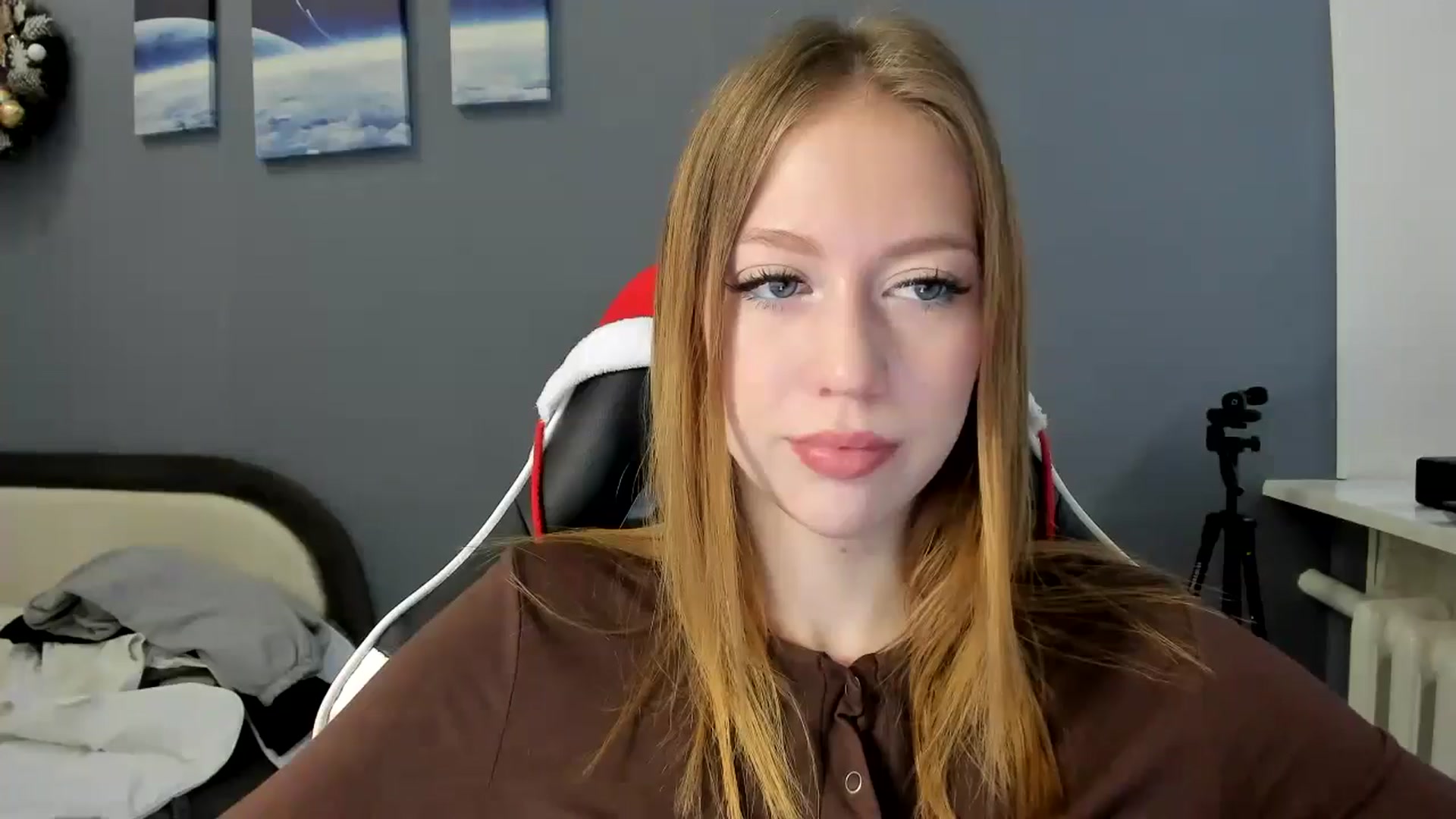 Gallery image thumbnail from RoboSasha's myfreecams stream on, 12/24/2024, 13:22 image 12 of 20