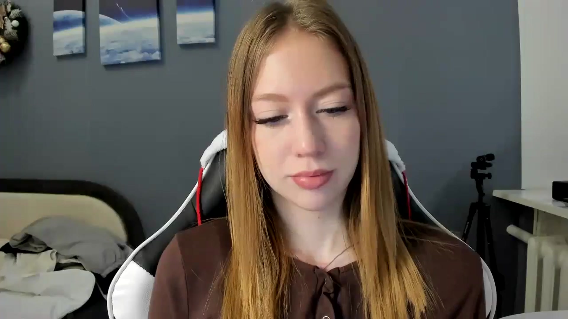 Gallery image thumbnail from RoboSasha's myfreecams stream on, 12/24/2024, 13:22 image 18 of 20