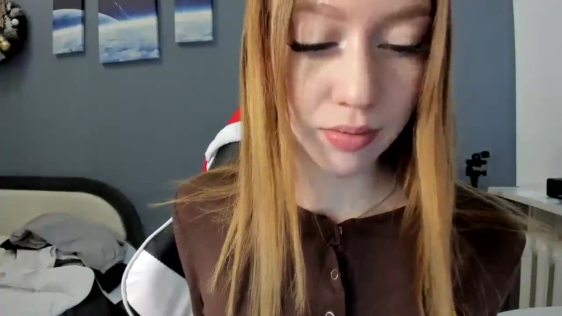Gallery image thumbnail from RoboSasha's myfreecams stream on, 12/24/2024, 13:22 image 8 of 20