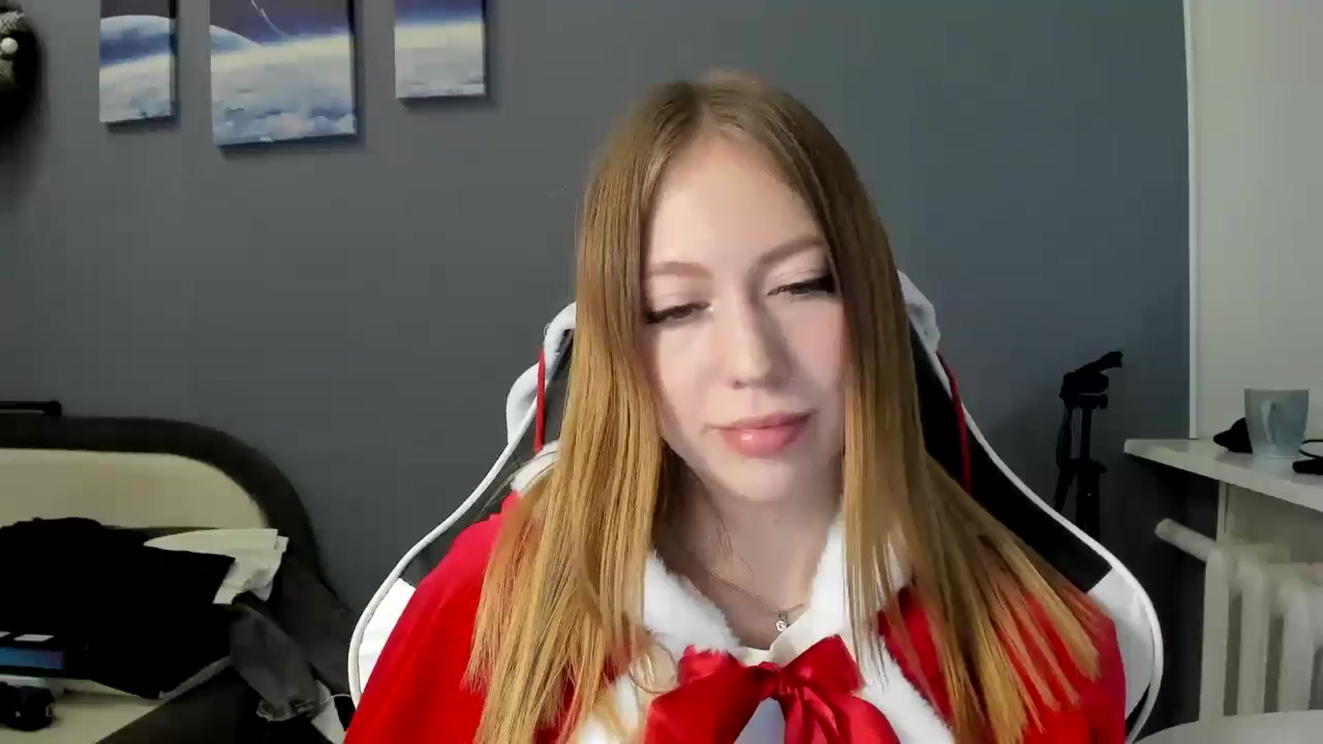 Gallery image thumbnail from RoboSasha's myfreecams stream on, 12/25/2024, 12:26 image 18 of 20