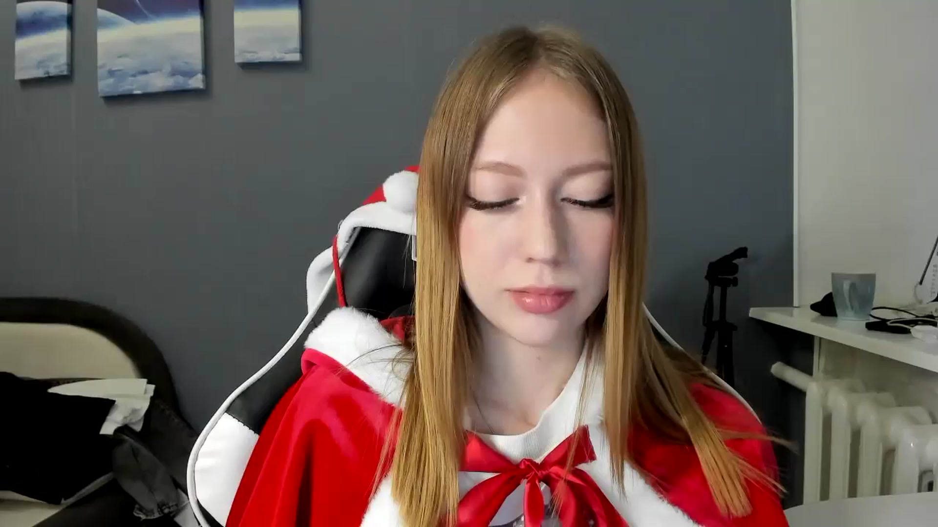 Gallery image thumbnail from RoboSasha's myfreecams stream on, 12/25/2024, 12:26 image 1 of 20