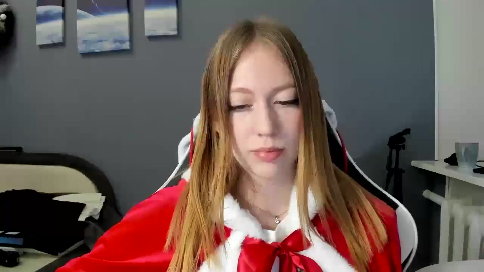 Gallery image thumbnail from RoboSasha's myfreecams stream on, 12/25/2024, 12:26 image 19 of 20